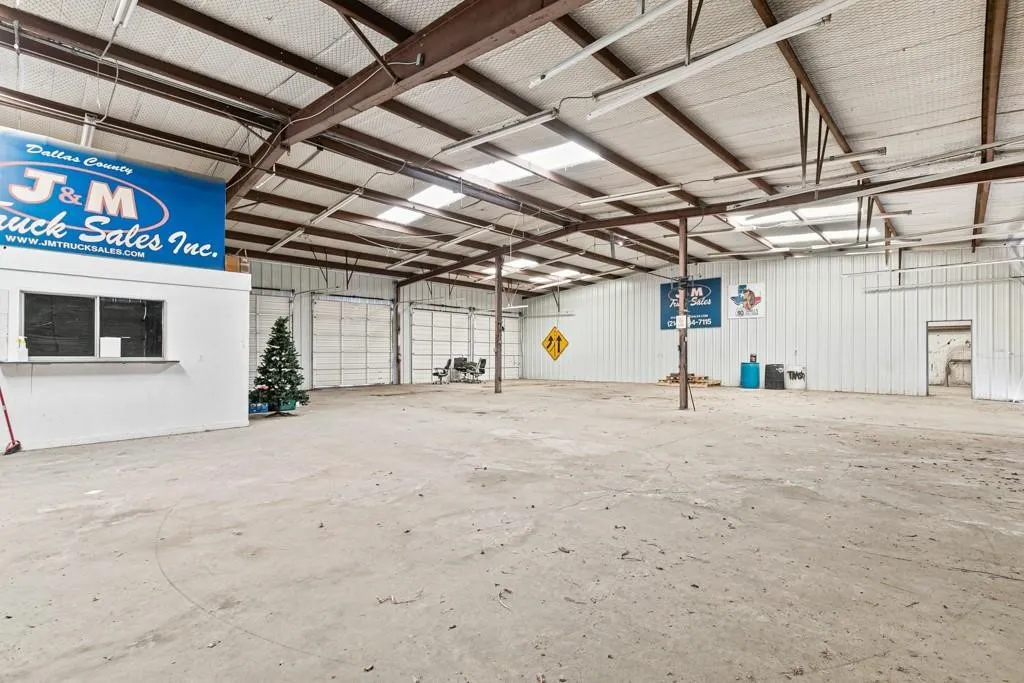 Warehouse For Sale in Kaufman County , 5878 W US Highway 80, Terrell, Texas 75160, 0, 0, Garage spaces, 0 Sqft, built in 1976, Price $1,499,900, mls#21328232, Real Estate Agent in Terrell, Homes For Sale in Kaufman county, Homes For Sale in Terrell, Realtor in Terrell Texas, Real Estate Brokerage Independent Realty Texas, Luminita Cordes Realtor