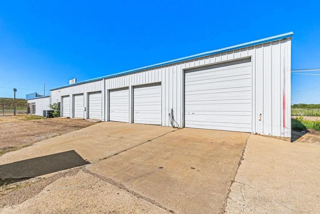 Warehouse For Sale in Kaufman County , 5878 W US Highway 80, Terrell, Texas 75160, 0, 0, Garage spaces, 0 Sqft, built in 1976, Price $1,499,900, mls#21328232, Real Estate Agent in Terrell, Homes For Sale in Kaufman county, Homes For Sale in Terrell, Realtor in Terrell Texas, Real Estate Brokerage Independent Realty Texas, Luminita Cordes Realtor