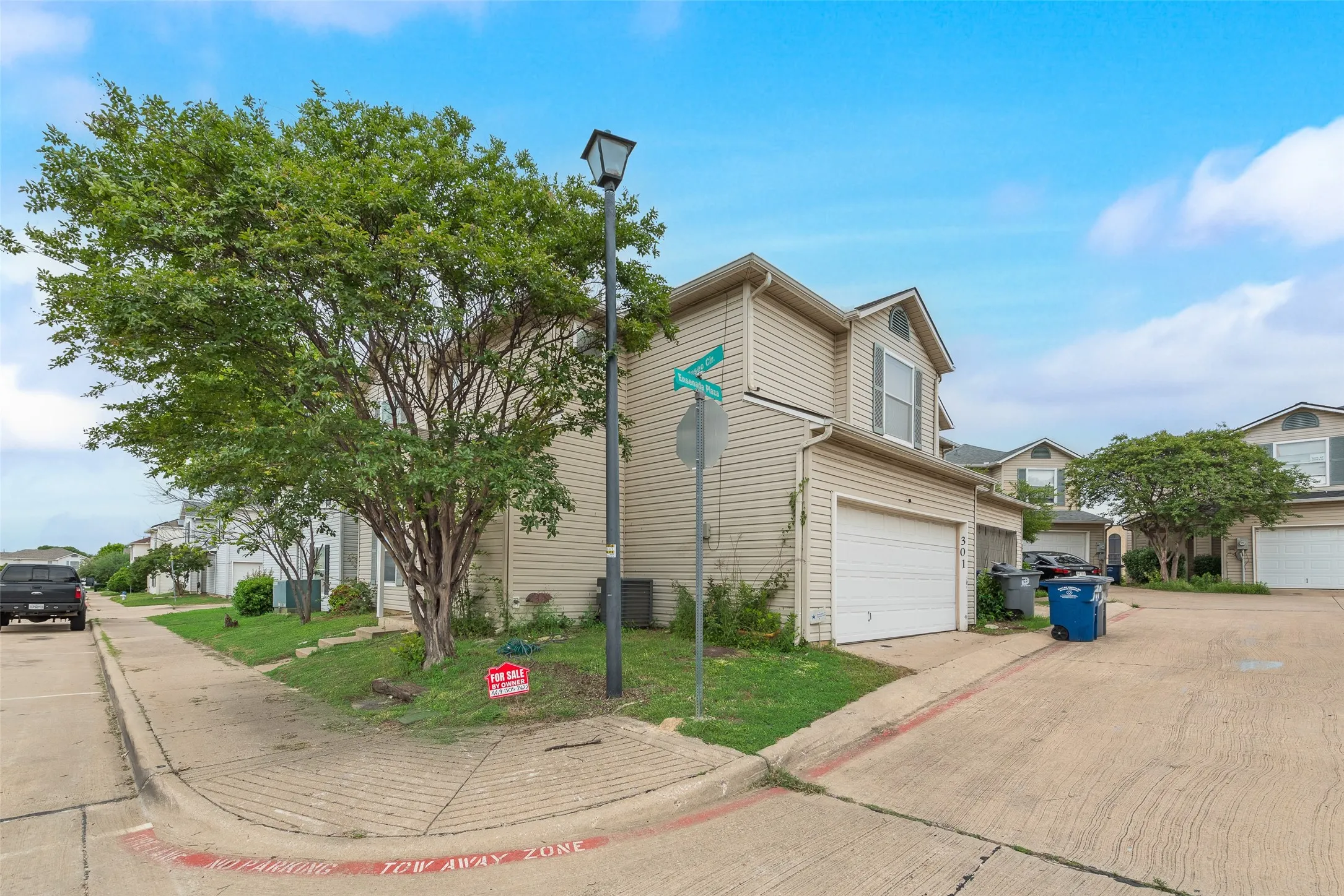 Single Family Residence For Sale in Dallas County , 301 Ensenada Plaza, Dallas, Texas 75211, 3 Bedroom, 3 Bathroom, 2 Garage spaces, 1,411 Sqft, built in 2000, mls#21328070, Real Estate Agent in Dallas, Homes For Sale in Dallas county, Homes For Sale in Dallas, Realtor in Dallas Texas, Real Estate Brokerage Independent Realty Texas, Luminita Cordes Realtor