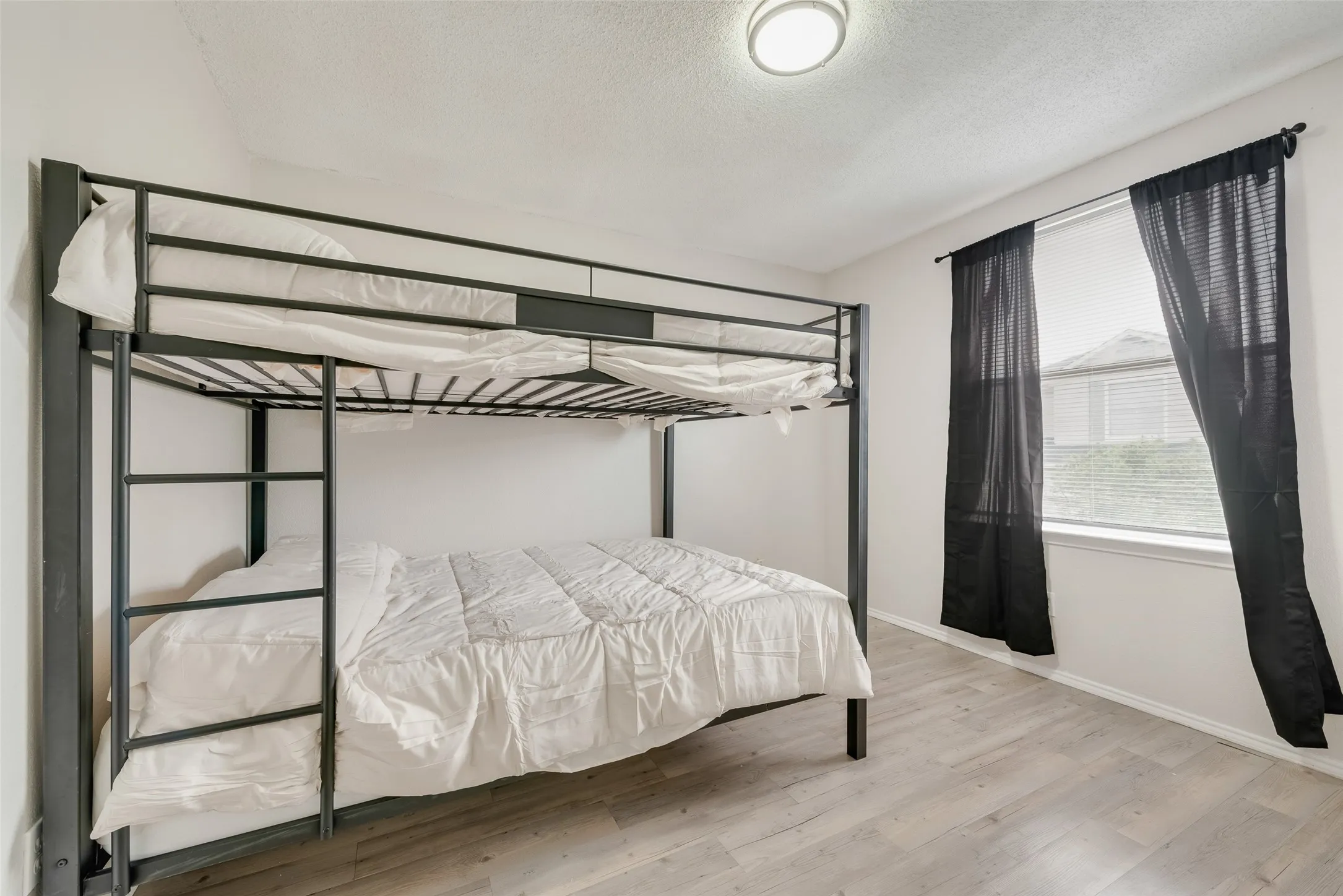 Single Family Residence For Sale in Dallas County , 301 Ensenada Plaza, Dallas, Texas 75211, 3 Bedroom, 3 Bathroom, 2 Garage spaces, 1,411 Sqft, built in 2000, mls#21328070, Real Estate Agent in Dallas, Homes For Sale in Dallas county, Homes For Sale in Dallas, Realtor in Dallas Texas, Real Estate Brokerage Independent Realty Texas, Luminita Cordes Realtor