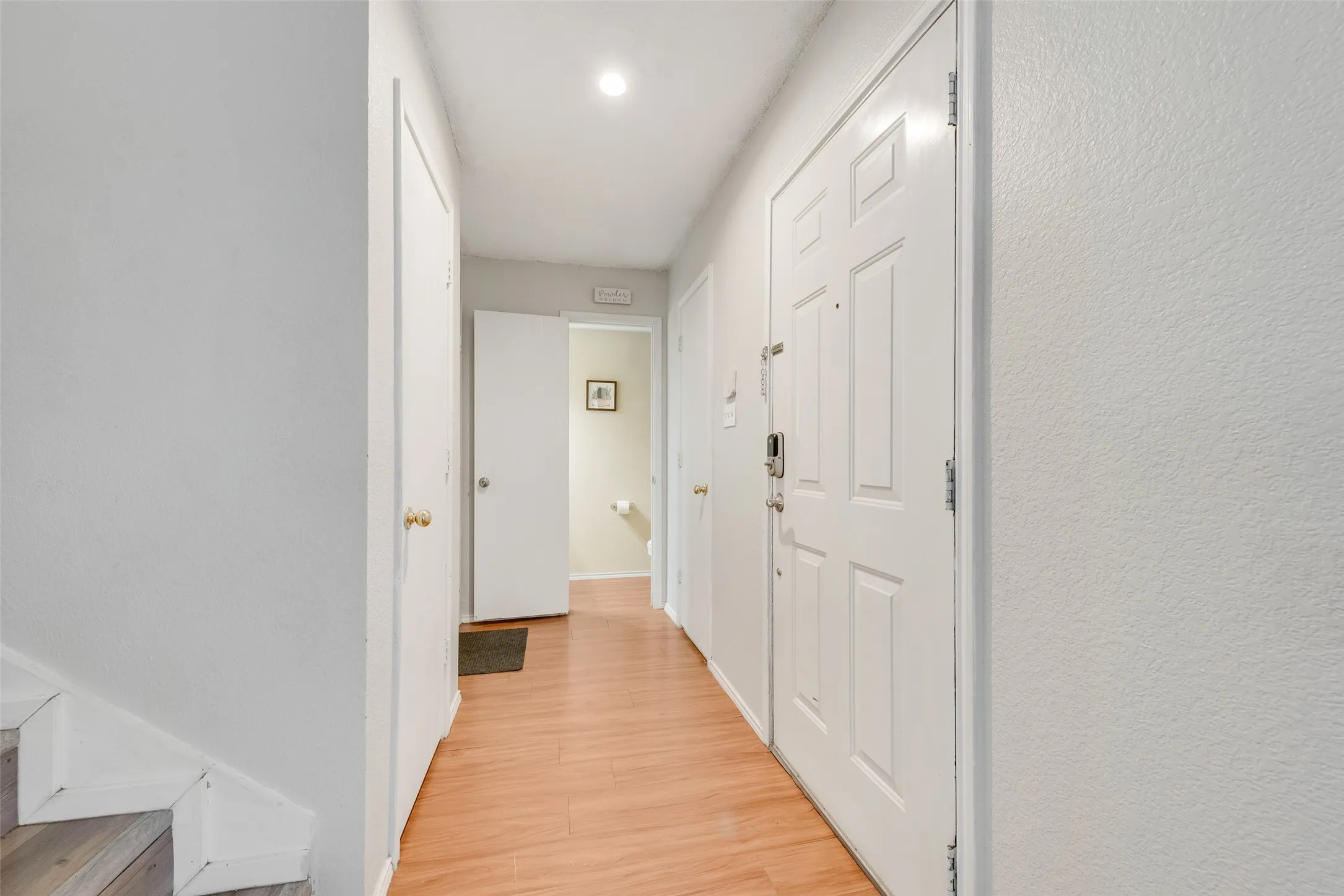 Single Family Residence For Sale in Dallas County , 301 Ensenada Plaza, Dallas, Texas 75211, 3 Bedroom, 3 Bathroom, 2 Garage spaces, 1,411 Sqft, built in 2000, mls#21328070, Real Estate Agent in Dallas, Homes For Sale in Dallas county, Homes For Sale in Dallas, Realtor in Dallas Texas, Real Estate Brokerage Independent Realty Texas, Luminita Cordes Realtor