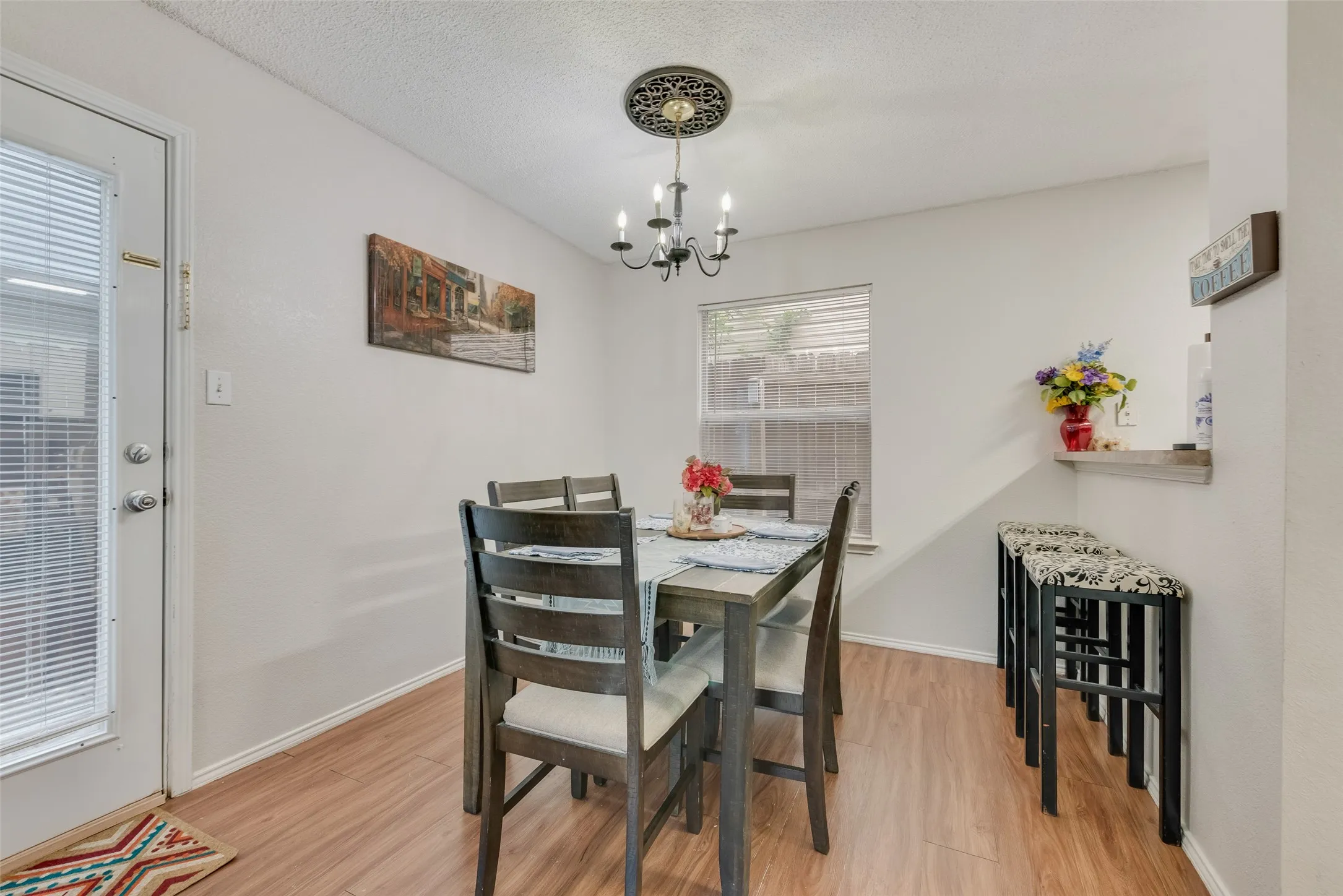 Single Family Residence For Sale in Dallas County , 301 Ensenada Plaza, Dallas, Texas 75211, 3 Bedroom, 3 Bathroom, 2 Garage spaces, 1,411 Sqft, built in 2000, mls#21328070, Real Estate Agent in Dallas, Homes For Sale in Dallas county, Homes For Sale in Dallas, Realtor in Dallas Texas, Real Estate Brokerage Independent Realty Texas, Luminita Cordes Realtor