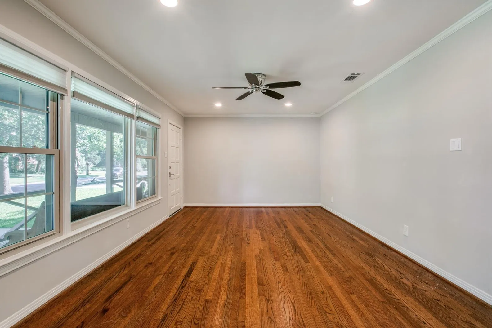 Duplex For Rent in Dallas County , 9210 San Fernando Way, Dallas, Texas 75218, 3 Bedroom, 2 Bathroom, Garage spaces, 1,606 Sqft, built in 1952, mls#21328243, Real Estate Agent in Dallas, Homes For Rent in Dallas county, Homes For Rent in Dallas, Realtor in Dallas Texas, Real Estate Brokerage Independent Realty Texas, Luminita Cordes Realtor