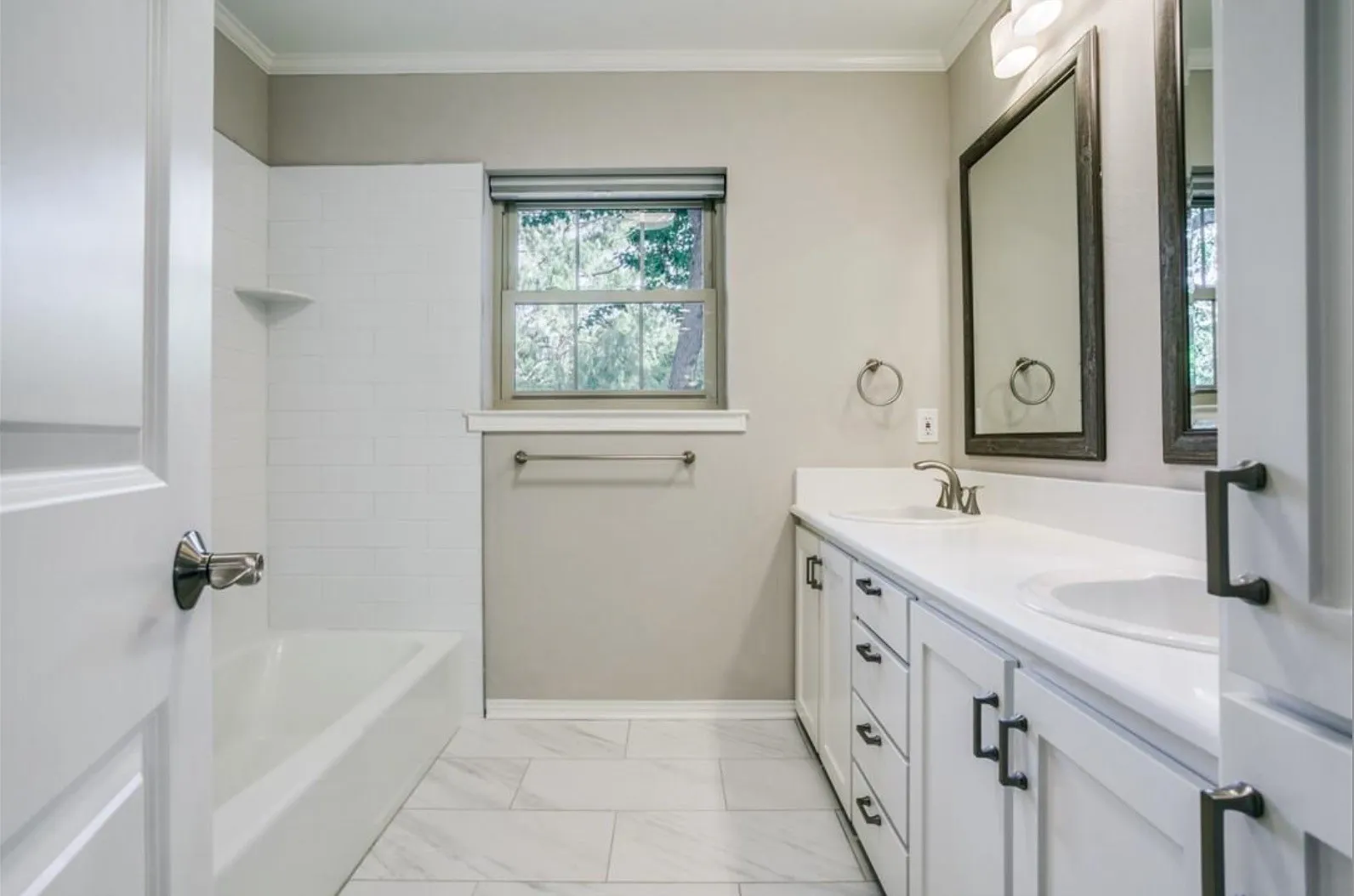 Duplex For Rent in Dallas County , 9210 San Fernando Way, Dallas, Texas 75218, 3 Bedroom, 2 Bathroom, Garage spaces, 1,606 Sqft, built in 1952, mls#21328243, Real Estate Agent in Dallas, Homes For Rent in Dallas county, Homes For Rent in Dallas, Realtor in Dallas Texas, Real Estate Brokerage Independent Realty Texas, Luminita Cordes Realtor