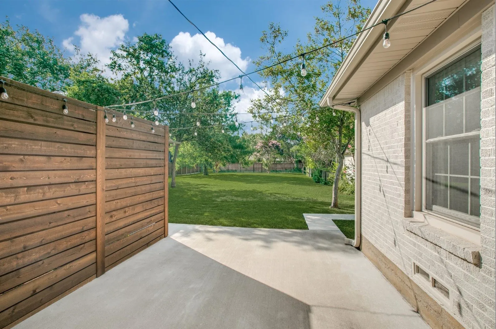 Duplex For Rent in Dallas County , 9210 San Fernando Way, Dallas, Texas 75218, 3 Bedroom, 2 Bathroom, Garage spaces, 1,606 Sqft, built in 1952, mls#21328243, Real Estate Agent in Dallas, Homes For Rent in Dallas county, Homes For Rent in Dallas, Realtor in Dallas Texas, Real Estate Brokerage Independent Realty Texas, Luminita Cordes Realtor