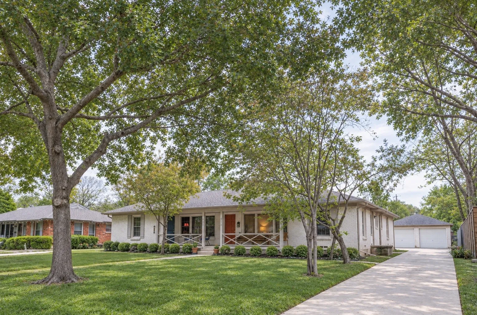 Duplex For Rent in Dallas County , 9210 San Fernando Way, Dallas, Texas 75218, 3 Bedroom, 2 Bathroom, Garage spaces, 1,606 Sqft, built in 1952, mls#21328243, Real Estate Agent in Dallas, Homes For Rent in Dallas county, Homes For Rent in Dallas, Realtor in Dallas Texas, Real Estate Brokerage Independent Realty Texas, Luminita Cordes Realtor