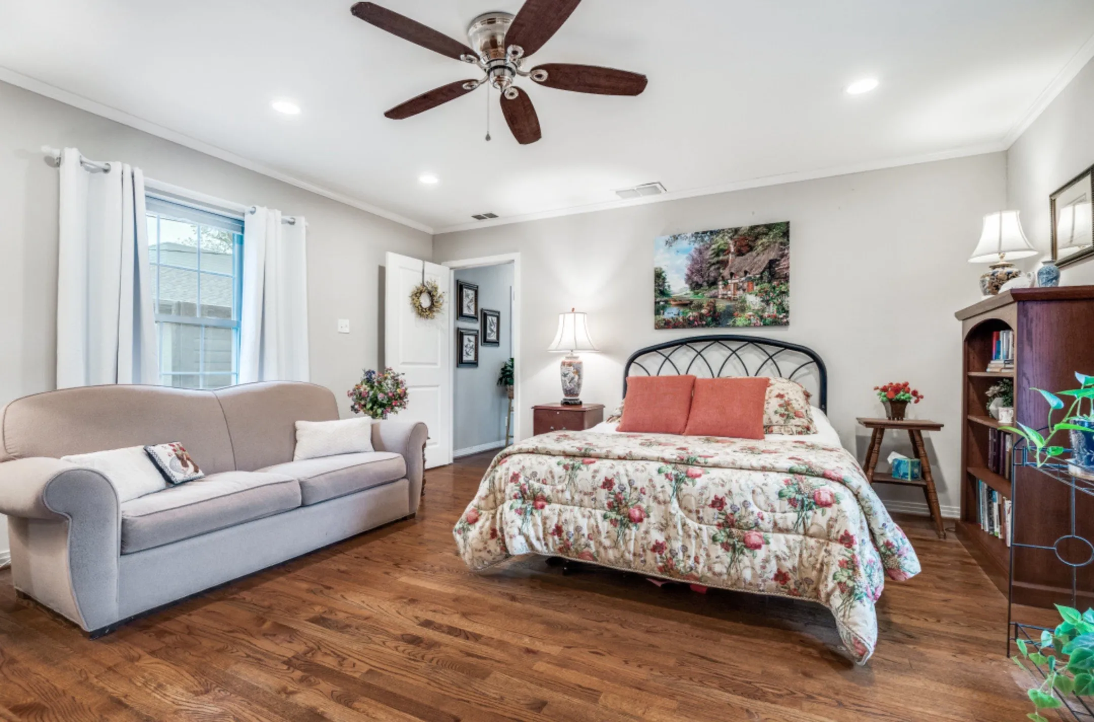 Duplex For Rent in Dallas County , 9210 San Fernando Way, Dallas, Texas 75218, 3 Bedroom, 2 Bathroom, Garage spaces, 1,606 Sqft, built in 1952, mls#21328243, Real Estate Agent in Dallas, Homes For Rent in Dallas county, Homes For Rent in Dallas, Realtor in Dallas Texas, Real Estate Brokerage Independent Realty Texas, Luminita Cordes Realtor