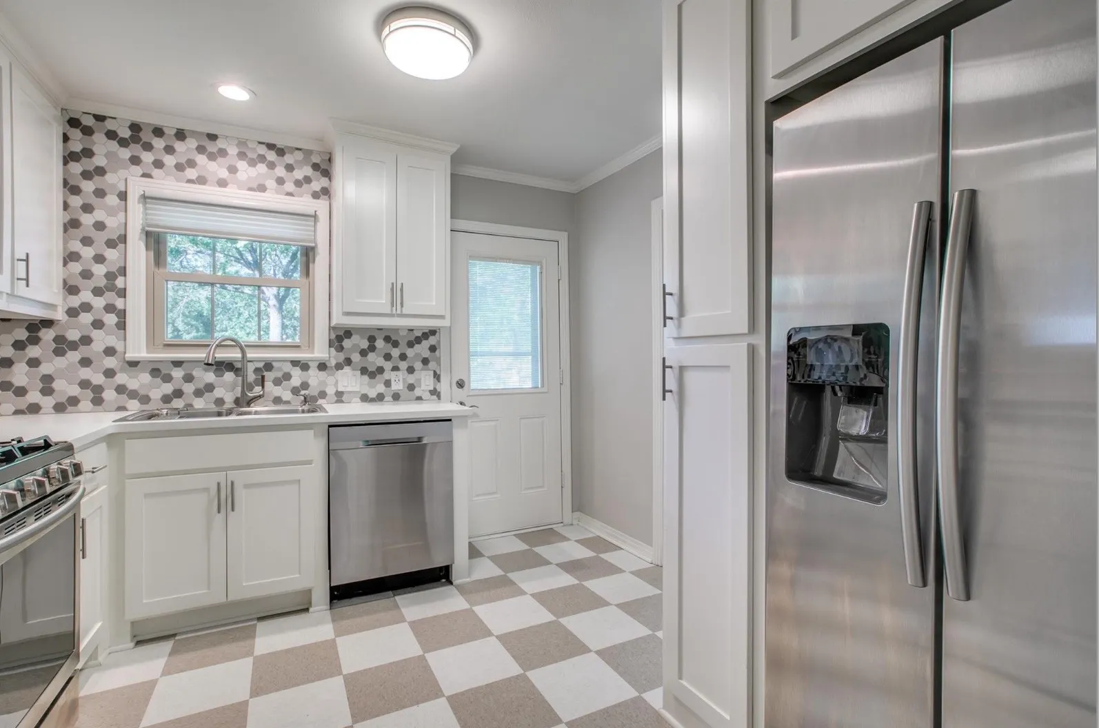 Duplex For Rent in Dallas County , 9210 San Fernando Way, Dallas, Texas 75218, 3 Bedroom, 2 Bathroom, Garage spaces, 1,606 Sqft, built in 1952, mls#21328243, Real Estate Agent in Dallas, Homes For Rent in Dallas county, Homes For Rent in Dallas, Realtor in Dallas Texas, Real Estate Brokerage Independent Realty Texas, Luminita Cordes Realtor