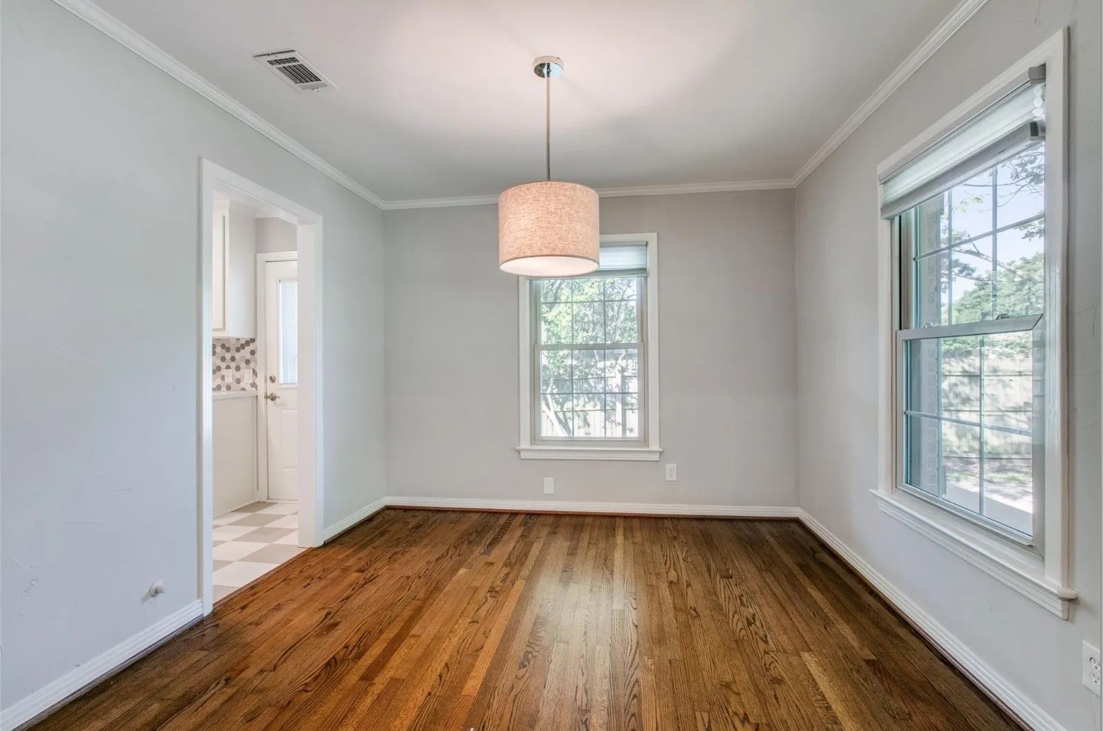 Duplex For Rent in Dallas County , 9210 San Fernando Way, Dallas, Texas 75218, 3 Bedroom, 2 Bathroom, Garage spaces, 1,606 Sqft, built in 1952, mls#21328243, Real Estate Agent in Dallas, Homes For Rent in Dallas county, Homes For Rent in Dallas, Realtor in Dallas Texas, Real Estate Brokerage Independent Realty Texas, Luminita Cordes Realtor