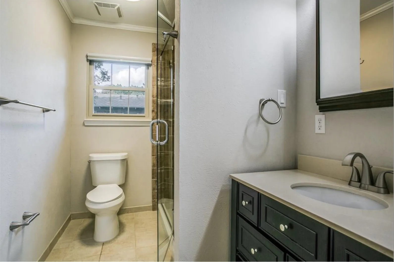 Duplex For Rent in Dallas County , 9210 San Fernando Way, Dallas, Texas 75218, 3 Bedroom, 2 Bathroom, Garage spaces, 1,606 Sqft, built in 1952, mls#21328243, Real Estate Agent in Dallas, Homes For Rent in Dallas county, Homes For Rent in Dallas, Realtor in Dallas Texas, Real Estate Brokerage Independent Realty Texas, Luminita Cordes Realtor
