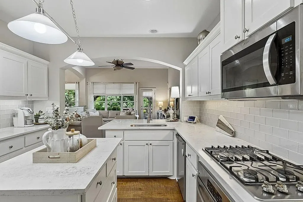 Townhouse For Sale in Dallas County , 6303 Wildlife Trail, Garland, Texas 75044, 3 Bedroom, 3 Bathroom, 2 Garage spaces, 2,267 Sqft, built in 2008, mls#21327762, Real Estate Agent in Garland, Homes For Sale in Dallas county, Homes For Sale in Garland, Realtor in Garland Texas, Real Estate Brokerage Independent Realty Texas, Luminita Cordes Realtor