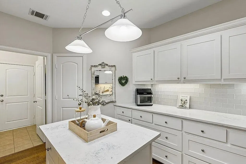 Townhouse For Sale in Dallas County , 6303 Wildlife Trail, Garland, Texas 75044, 3 Bedroom, 3 Bathroom, 2 Garage spaces, 2,267 Sqft, built in 2008, mls#21327762, Real Estate Agent in Garland, Homes For Sale in Dallas county, Homes For Sale in Garland, Realtor in Garland Texas, Real Estate Brokerage Independent Realty Texas, Luminita Cordes Realtor