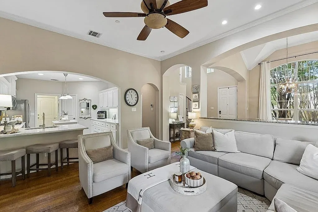 Townhouse For Sale in Dallas County , 6303 Wildlife Trail, Garland, Texas 75044, 3 Bedroom, 3 Bathroom, 2 Garage spaces, 2,267 Sqft, built in 2008, mls#21327762, Real Estate Agent in Garland, Homes For Sale in Dallas county, Homes For Sale in Garland, Realtor in Garland Texas, Real Estate Brokerage Independent Realty Texas, Luminita Cordes Realtor