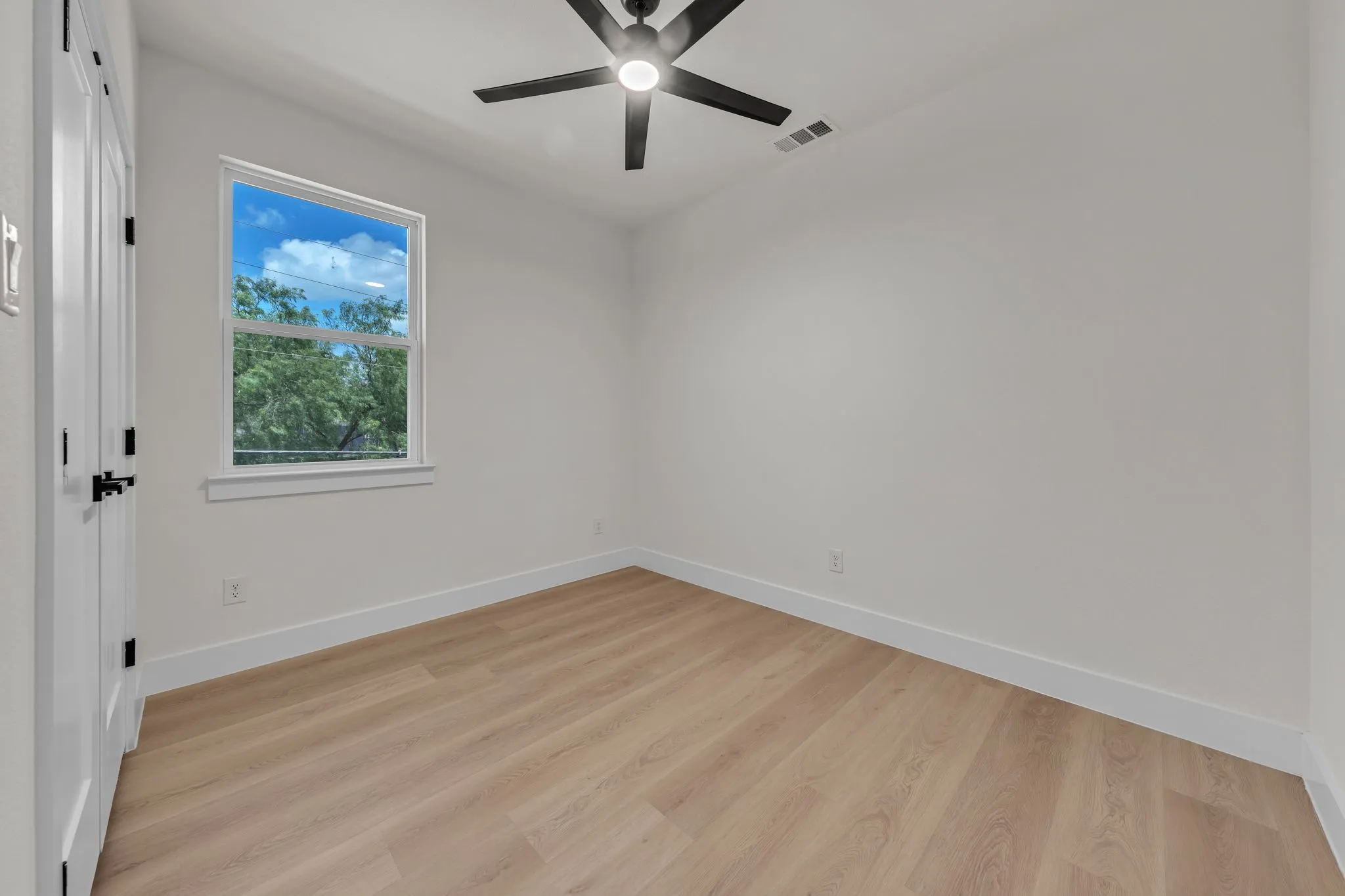 Single Family Residence For Sale in Dallas County , 3639 Pueblo Street, Dallas, Texas 75212, 3 Bedroom, 4 Bathroom, 2 Garage spaces, 1,765 Sqft, built in 2025, mls#21327284, Real Estate Agent in Dallas, Homes For Sale in Dallas county, Homes For Sale in Dallas, Realtor in Dallas Texas, Real Estate Brokerage Independent Realty Texas, Luminita Cordes Realtor