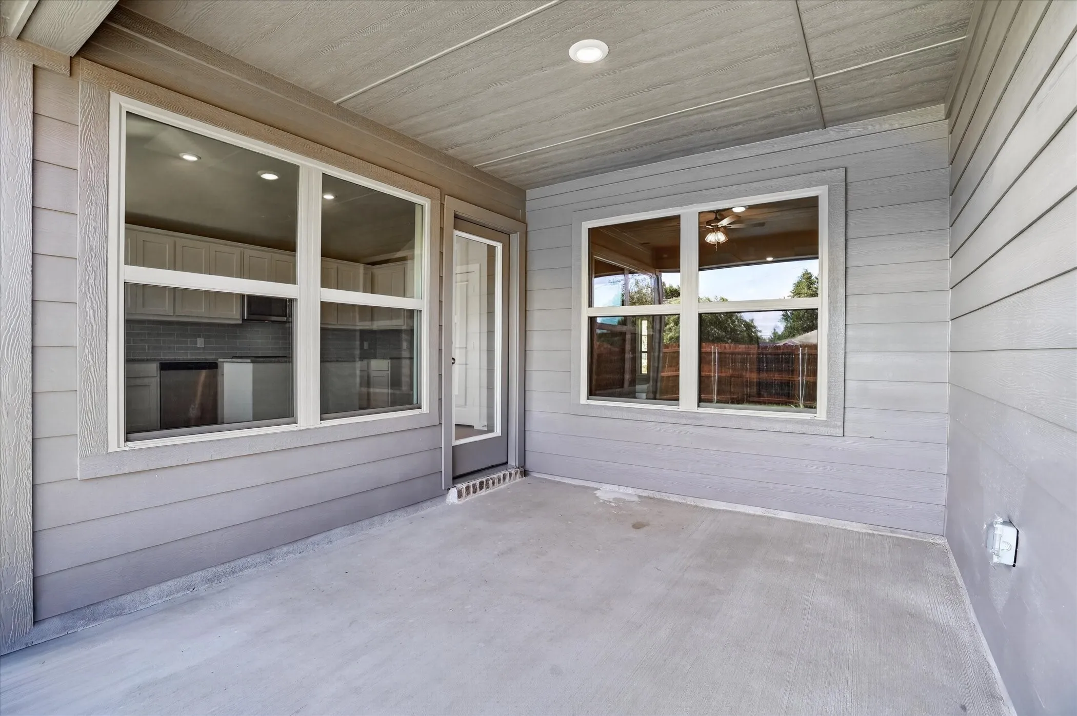 Covered outdoor patio with a concrete​​‌​​​​‌​​‌‌​‌‌​​​‌‌​‌​‌​‌​​​‌​​ surface
