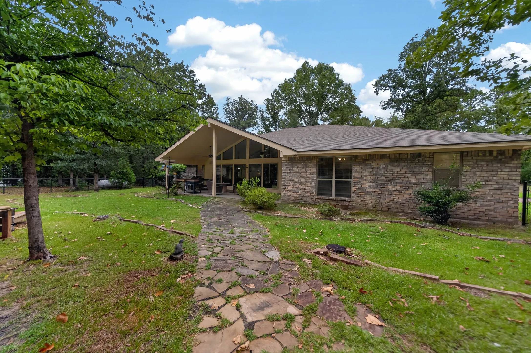 Single Family Residence For Sale in Wood County , 1325 Private Road 7905, Hawkins, Texas 75765, 3 Bedroom, 3 Bathroom, 2 Garage spaces, 2,106 Sqft, built in 2001, mls#21319885, Real Estate Agent in Hawkins, Homes For Sale in Wood county, Homes For Sale in Hawkins, Realtor in Hawkins Texas, Real Estate Brokerage Independent Realty Texas, Luminita Cordes Realtor
