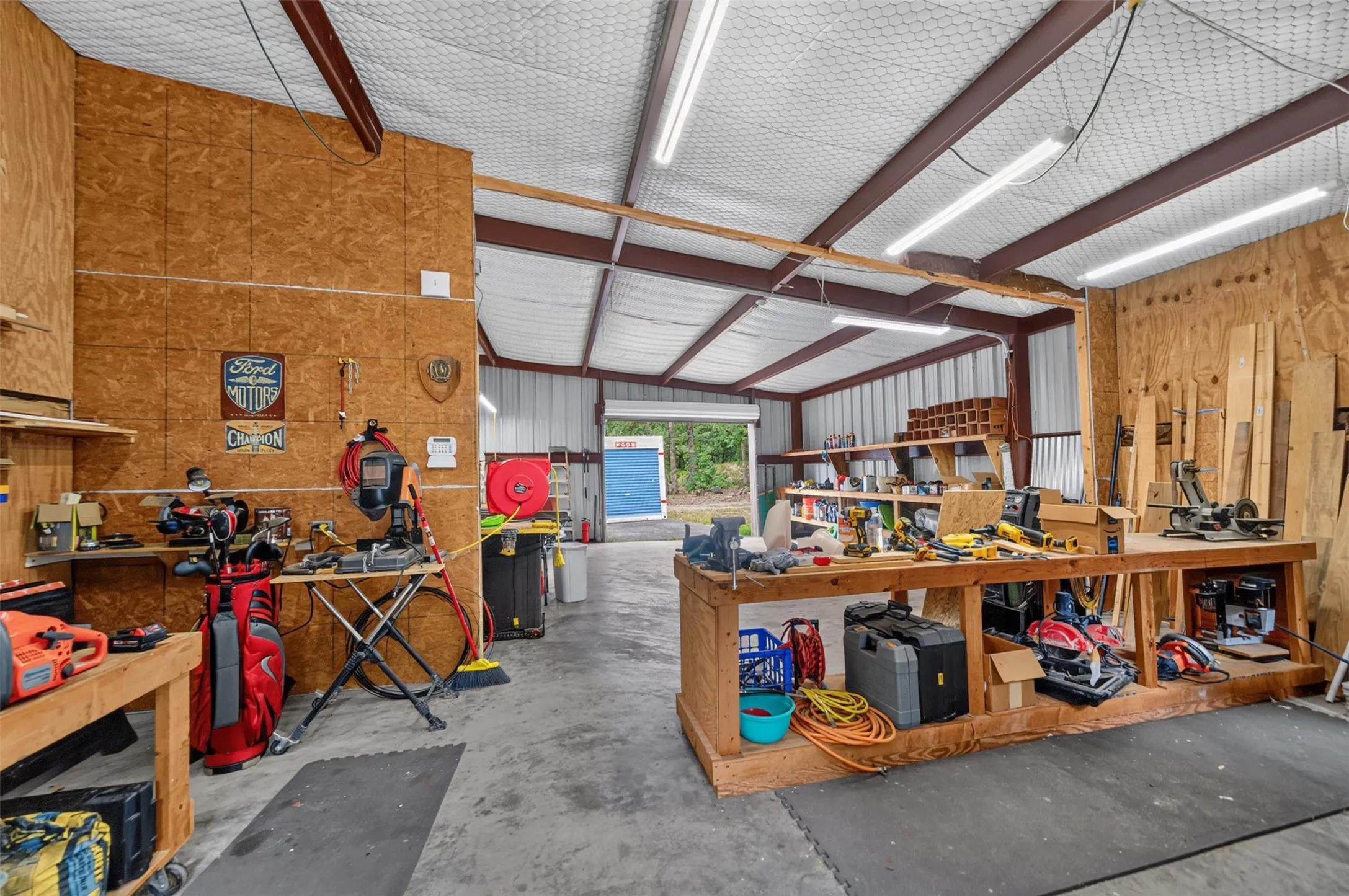 Single Family Residence For Sale in Wood County , 1325 Private Road 7905, Hawkins, Texas 75765, 3 Bedroom, 3 Bathroom, 2 Garage spaces, 2,106 Sqft, built in 2001, mls#21319885, Real Estate Agent in Hawkins, Homes For Sale in Wood county, Homes For Sale in Hawkins, Realtor in Hawkins Texas, Real Estate Brokerage Independent Realty Texas, Luminita Cordes Realtor