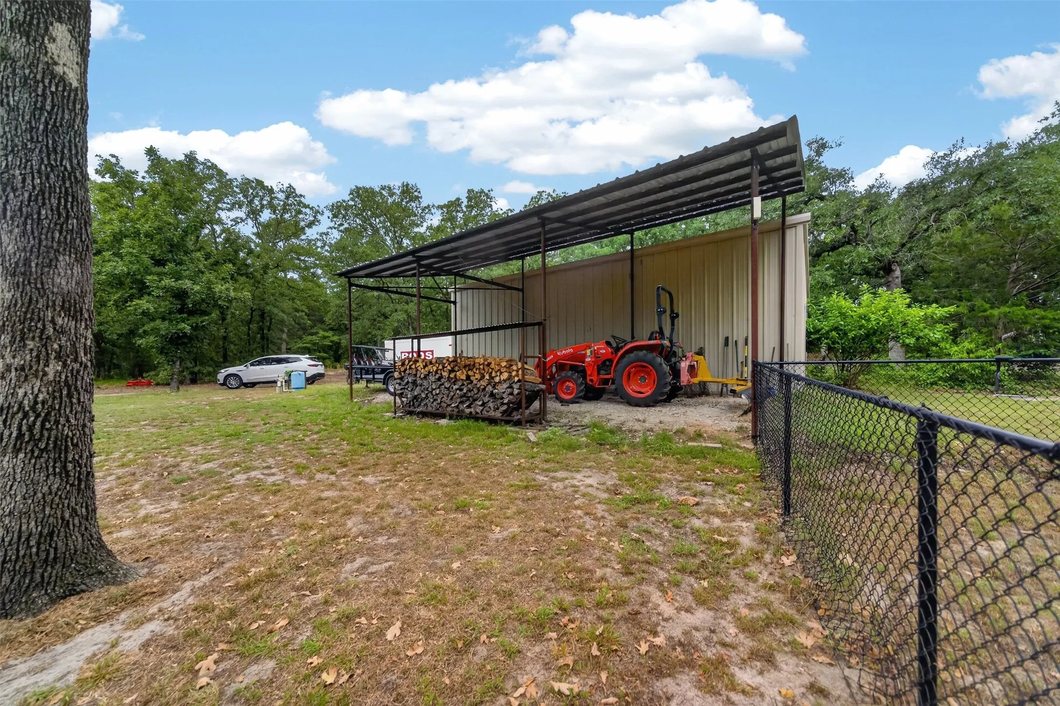 Single Family Residence For Sale in Wood County , 1325 Private Road 7905, Hawkins, Texas 75765, 3 Bedroom, 3 Bathroom, 2 Garage spaces, 2,106 Sqft, built in 2001, mls#21319885, Real Estate Agent in Hawkins, Homes For Sale in Wood county, Homes For Sale in Hawkins, Realtor in Hawkins Texas, Real Estate Brokerage Independent Realty Texas, Luminita Cordes Realtor