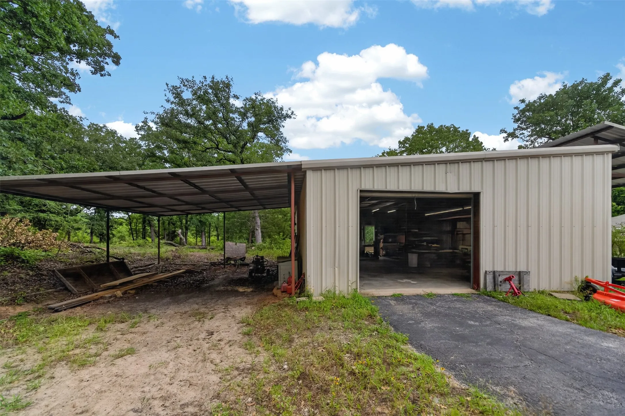 Single Family Residence For Sale in Wood County , 1325 Private Road 7905, Hawkins, Texas 75765, 3 Bedroom, 3 Bathroom, 2 Garage spaces, 2,106 Sqft, built in 2001, mls#21319885, Real Estate Agent in Hawkins, Homes For Sale in Wood county, Homes For Sale in Hawkins, Realtor in Hawkins Texas, Real Estate Brokerage Independent Realty Texas, Luminita Cordes Realtor