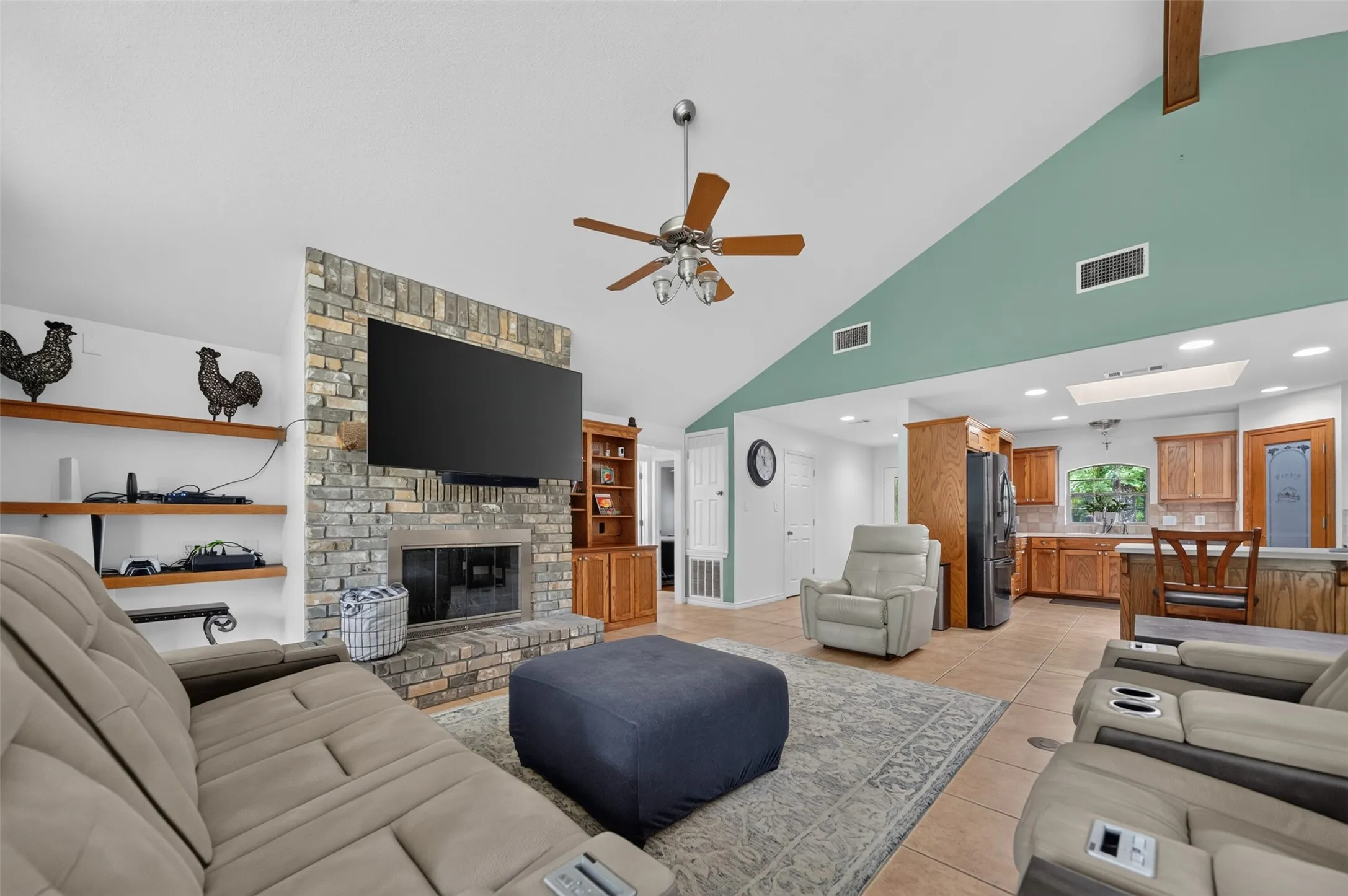 Single Family Residence For Sale in Wood County , 1325 Private Road 7905, Hawkins, Texas 75765, 3 Bedroom, 3 Bathroom, 2 Garage spaces, 2,106 Sqft, built in 2001, mls#21319885, Real Estate Agent in Hawkins, Homes For Sale in Wood county, Homes For Sale in Hawkins, Realtor in Hawkins Texas, Real Estate Brokerage Independent Realty Texas, Luminita Cordes Realtor