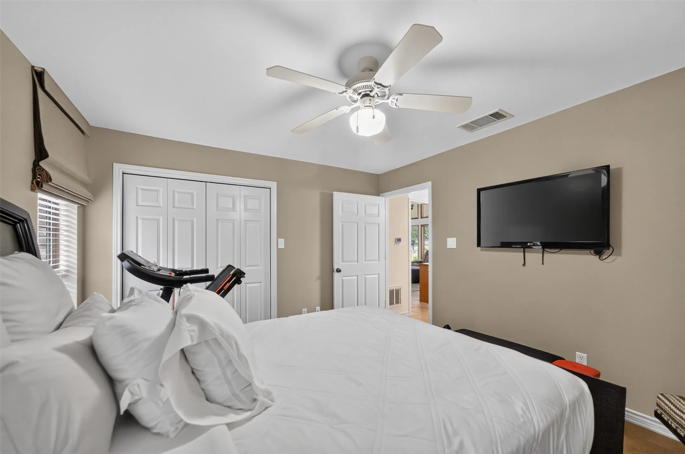 Single Family Residence For Sale in Wood County , 1325 Private Road 7905, Hawkins, Texas 75765, 3 Bedroom, 3 Bathroom, 2 Garage spaces, 2,106 Sqft, built in 2001, mls#21319885, Real Estate Agent in Hawkins, Homes For Sale in Wood county, Homes For Sale in Hawkins, Realtor in Hawkins Texas, Real Estate Brokerage Independent Realty Texas, Luminita Cordes Realtor