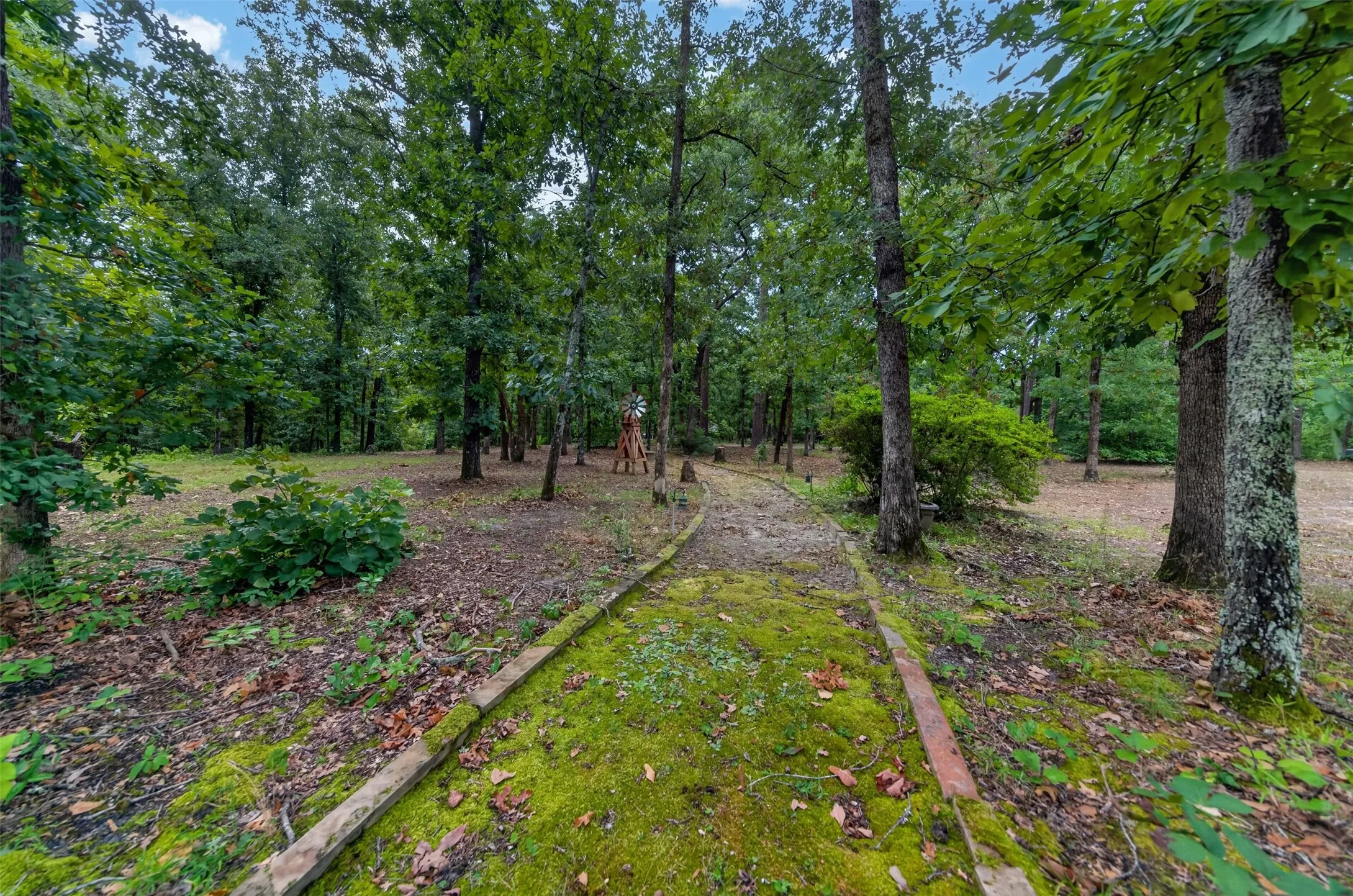 Single Family Residence For Sale in Wood County , 1325 Private Road 7905, Hawkins, Texas 75765, 3 Bedroom, 3 Bathroom, 2 Garage spaces, 2,106 Sqft, built in 2001, mls#21319885, Real Estate Agent in Hawkins, Homes For Sale in Wood county, Homes For Sale in Hawkins, Realtor in Hawkins Texas, Real Estate Brokerage Independent Realty Texas, Luminita Cordes Realtor