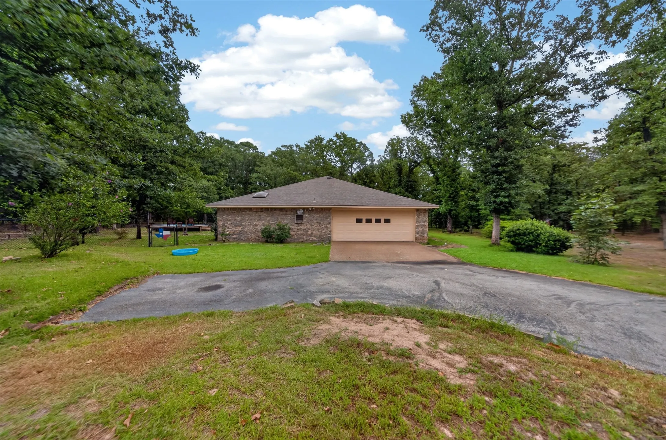Single Family Residence For Sale in Wood County , 1325 Private Road 7905, Hawkins, Texas 75765, 3 Bedroom, 3 Bathroom, 2 Garage spaces, 2,106 Sqft, built in 2001, mls#21319885, Real Estate Agent in Hawkins, Homes For Sale in Wood county, Homes For Sale in Hawkins, Realtor in Hawkins Texas, Real Estate Brokerage Independent Realty Texas, Luminita Cordes Realtor