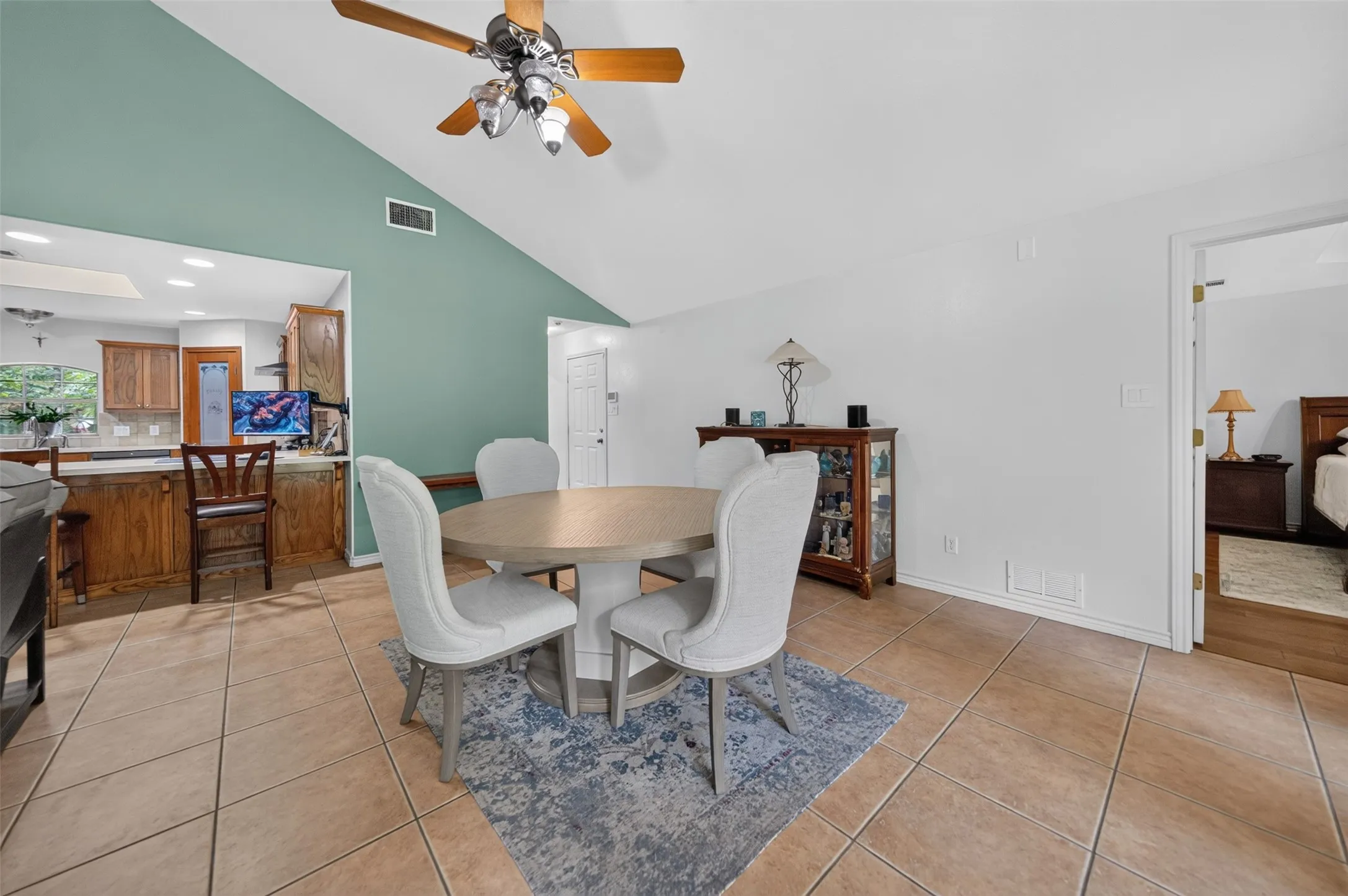 Single Family Residence For Sale in Wood County , 1325 Private Road 7905, Hawkins, Texas 75765, 3 Bedroom, 3 Bathroom, 2 Garage spaces, 2,106 Sqft, built in 2001, mls#21319885, Real Estate Agent in Hawkins, Homes For Sale in Wood county, Homes For Sale in Hawkins, Realtor in Hawkins Texas, Real Estate Brokerage Independent Realty Texas, Luminita Cordes Realtor