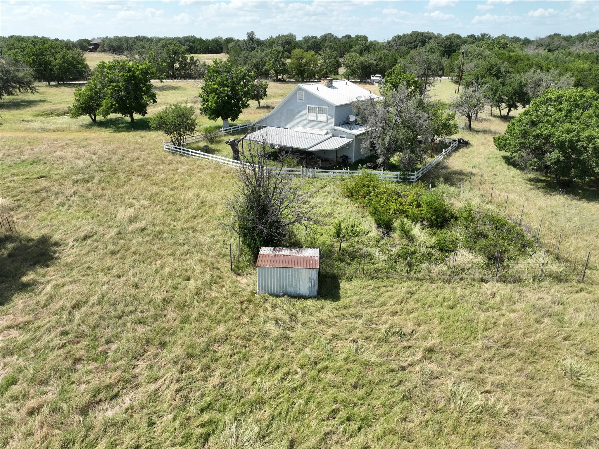 Single Family Residence For Sale in Bosque County , 895 County Road 2480, Hico, Texas 76457, 2 Bedroom, 2 Bathroom, Garage spaces, 1,312 Sqft, built in 1995, mls#21328267, Real Estate Agent in Hico, Homes For Sale in Bosque county, Homes For Sale in Hico, Realtor in Hico Texas, Real Estate Brokerage Independent Realty Texas, Luminita Cordes Realtor