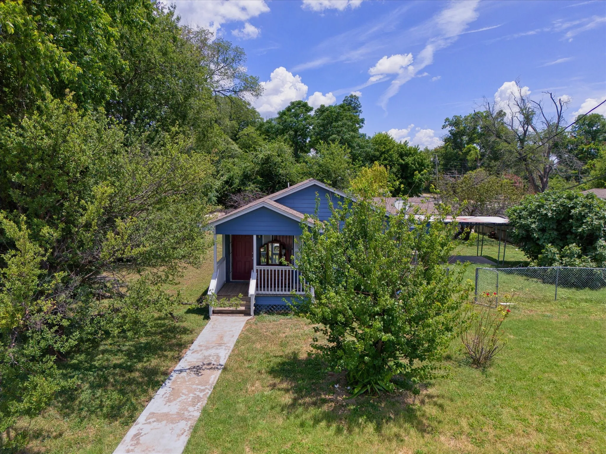 Single Family Residence For Sale in Mc Lennan County , 403 Dallas, Waco, Texas 76704, 3 Bedrooms, 2 Bathrooms, Garage spaces, 1,104 Sqft, built in 1998, Price $185,000, mls#21328003, Real Estate Agent in Waco, Homes For Sale in Mc Lennan county, Homes For Sale in Waco, Realtor in Waco Texas, Real Estate Brokerage Independent Realty Texas, Luminita Cordes Realtor