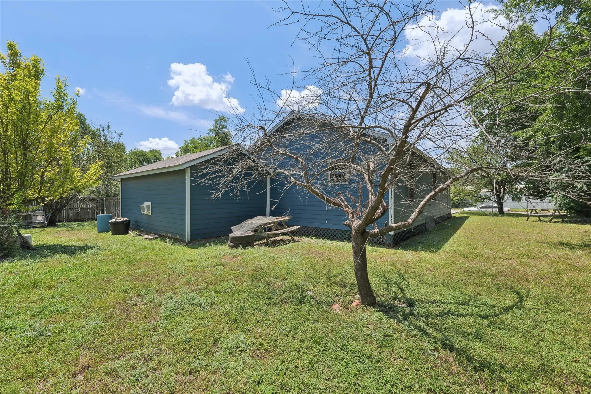 Single Family Residence For Sale in Mc Lennan County , 403 Dallas, Waco, Texas 76704, 3 Bedrooms, 2 Bathrooms, Garage spaces, 1,104 Sqft, built in 1998, Price $185,000, mls#21328003, Real Estate Agent in Waco, Homes For Sale in Mc Lennan county, Homes For Sale in Waco, Realtor in Waco Texas, Real Estate Brokerage Independent Realty Texas, Luminita Cordes Realtor