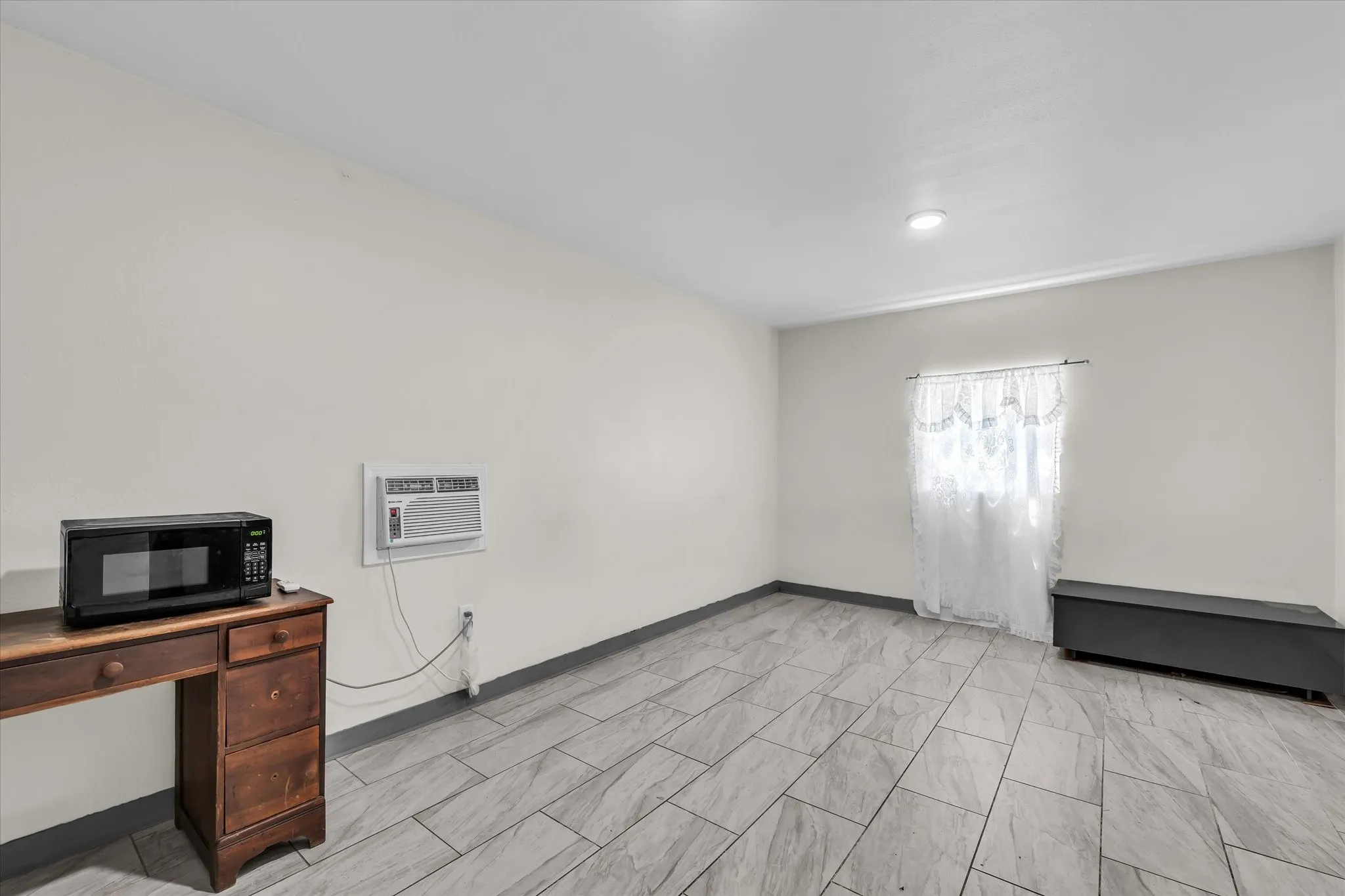 Single Family Residence For Sale in Mc Lennan County , 403 Dallas, Waco, Texas 76704, 3 Bedrooms, 2 Bathrooms, Garage spaces, 1,104 Sqft, built in 1998, Price $185,000, mls#21328003, Real Estate Agent in Waco, Homes For Sale in Mc Lennan county, Homes For Sale in Waco, Realtor in Waco Texas, Real Estate Brokerage Independent Realty Texas, Luminita Cordes Realtor