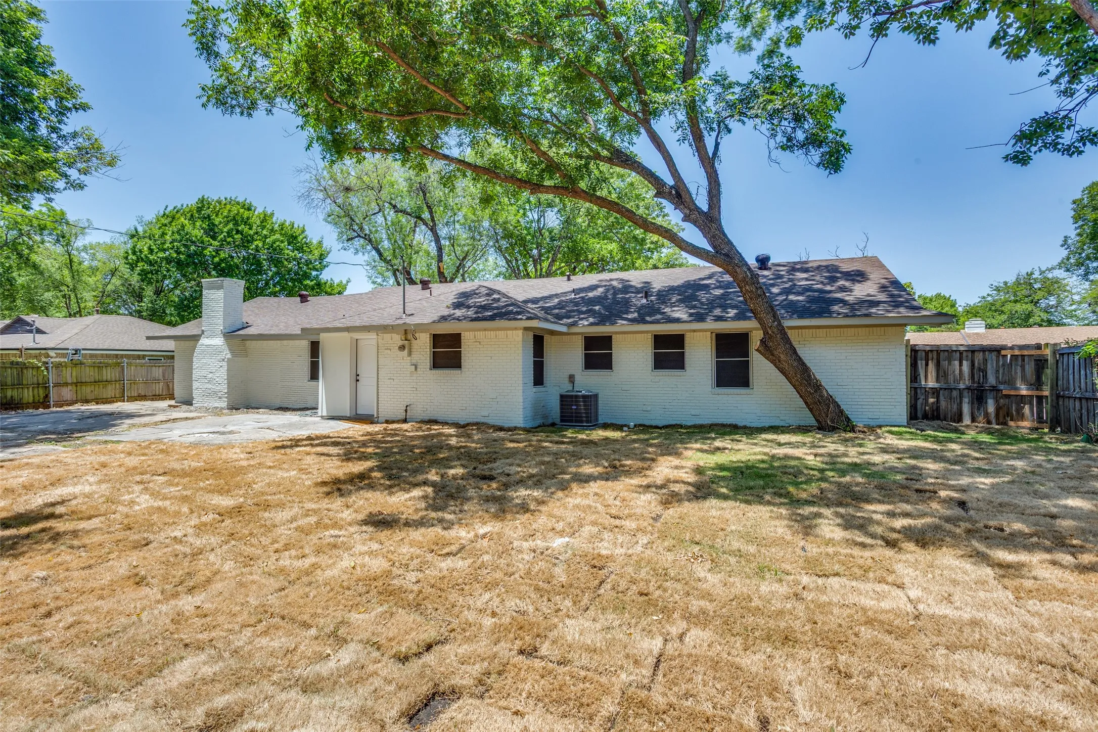 Single Family Residence For Sale in Dallas County , 1614 Dakota Drive, Garland, Texas 75043, 3 Bedroom, 2 Bathroom, Garage spaces, 2,190 Sqft, built in 1959, mls#21328222, Real Estate Agent in Garland, Homes For Sale in Dallas county, Homes For Sale in Garland, Realtor in Garland Texas, Real Estate Brokerage Independent Realty Texas, Luminita Cordes Realtor