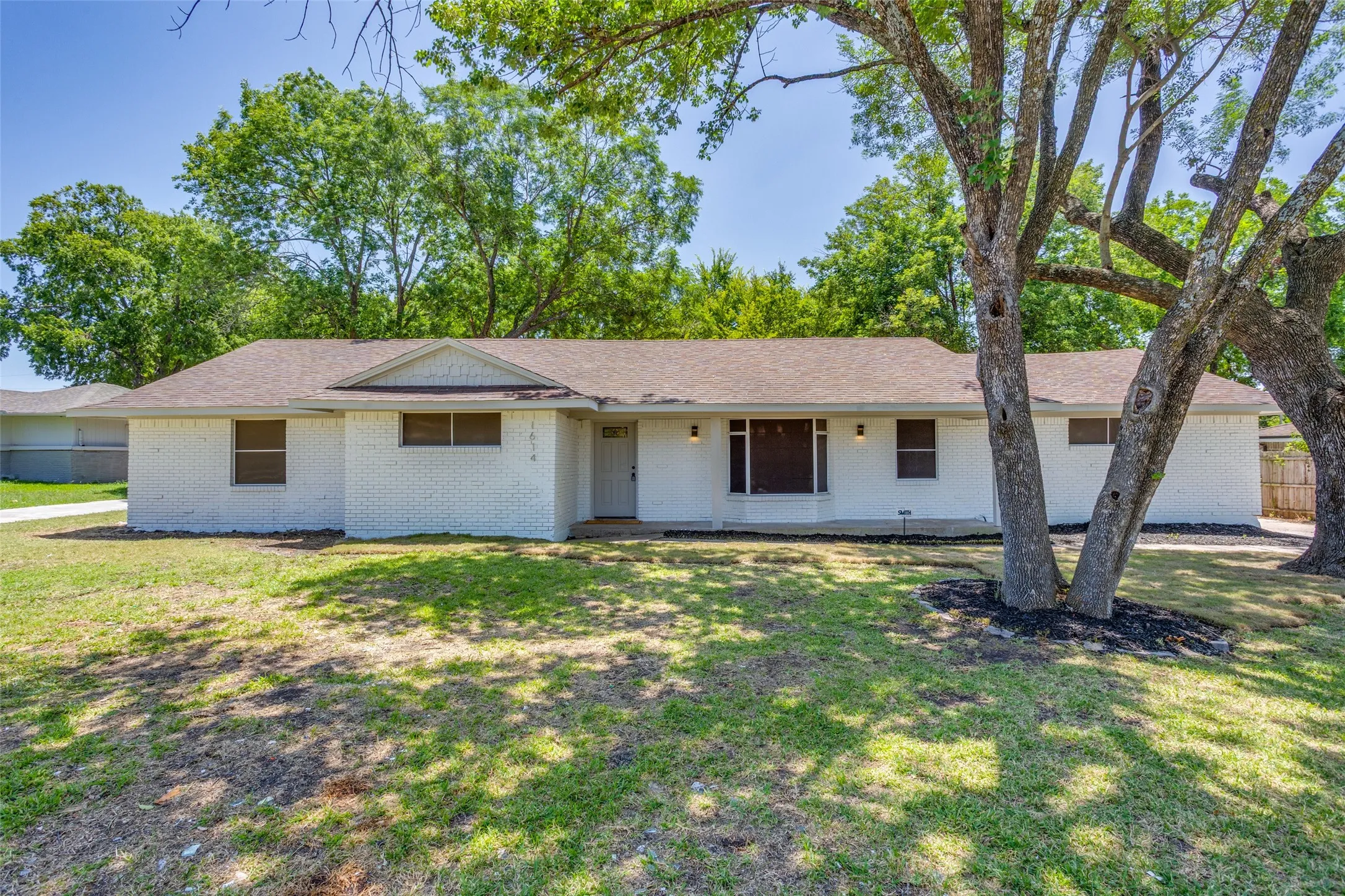 Single Family Residence For Sale in Dallas County , 1614 Dakota Drive, Garland, Texas 75043, 3 Bedroom, 2 Bathroom, Garage spaces, 2,190 Sqft, built in 1959, mls#21328222, Real Estate Agent in Garland, Homes For Sale in Dallas county, Homes For Sale in Garland, Realtor in Garland Texas, Real Estate Brokerage Independent Realty Texas, Luminita Cordes Realtor