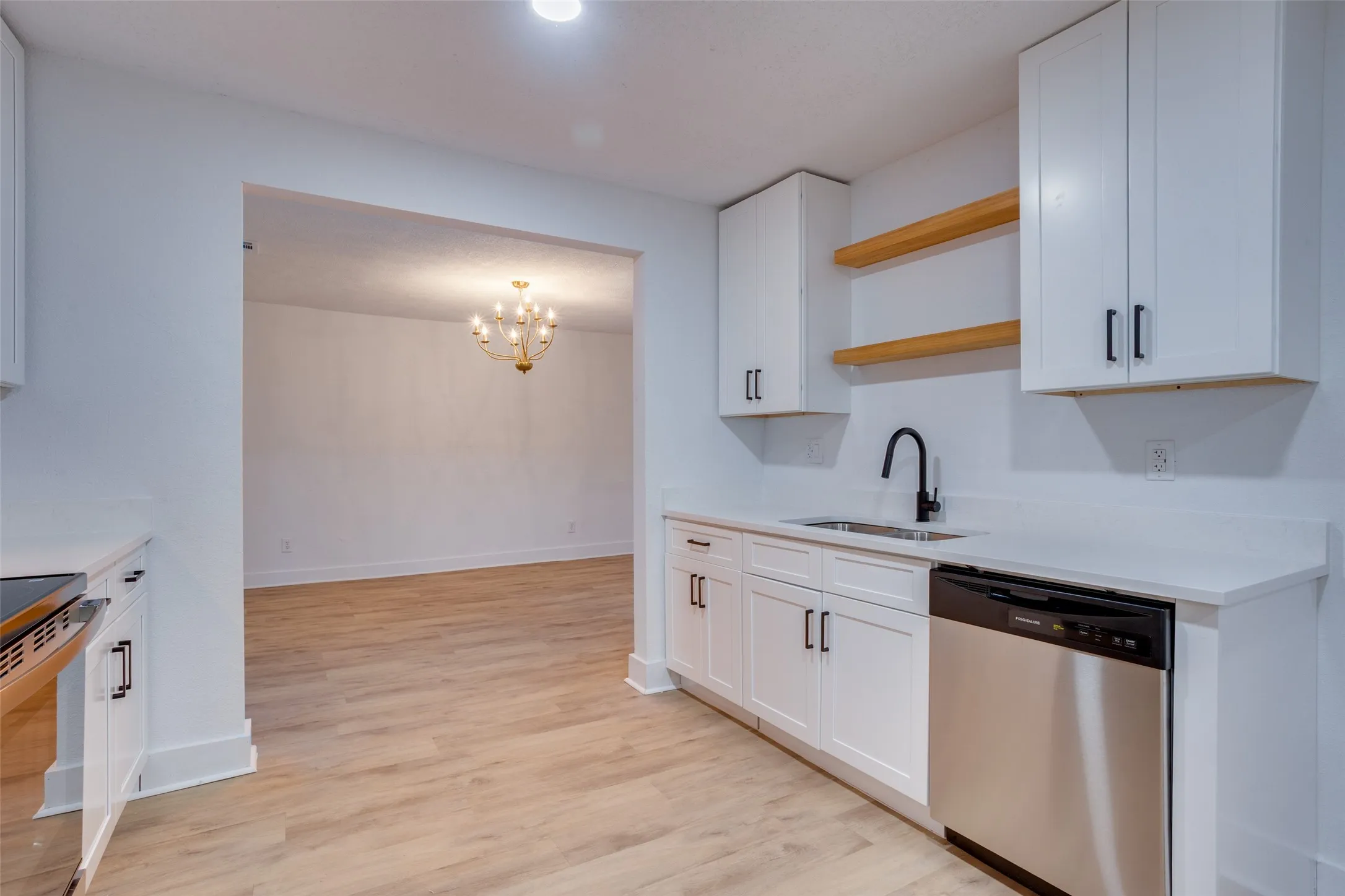 Single Family Residence For Sale in Dallas County , 1614 Dakota Drive, Garland, Texas 75043, 3 Bedroom, 2 Bathroom, Garage spaces, 2,190 Sqft, built in 1959, mls#21328222, Real Estate Agent in Garland, Homes For Sale in Dallas county, Homes For Sale in Garland, Realtor in Garland Texas, Real Estate Brokerage Independent Realty Texas, Luminita Cordes Realtor