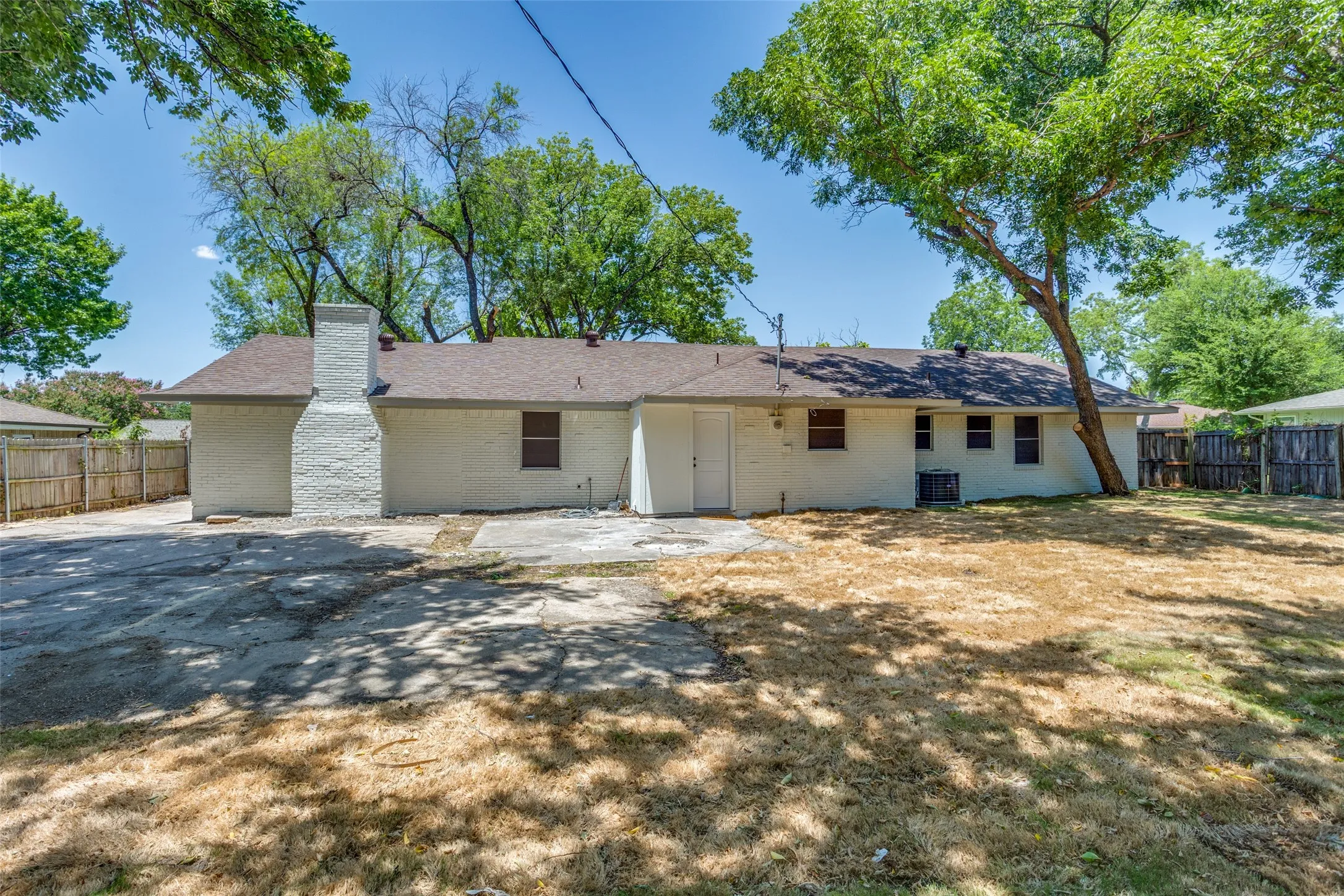Single Family Residence For Sale in Dallas County , 1614 Dakota Drive, Garland, Texas 75043, 3 Bedroom, 2 Bathroom, Garage spaces, 2,190 Sqft, built in 1959, mls#21328222, Real Estate Agent in Garland, Homes For Sale in Dallas county, Homes For Sale in Garland, Realtor in Garland Texas, Real Estate Brokerage Independent Realty Texas, Luminita Cordes Realtor
