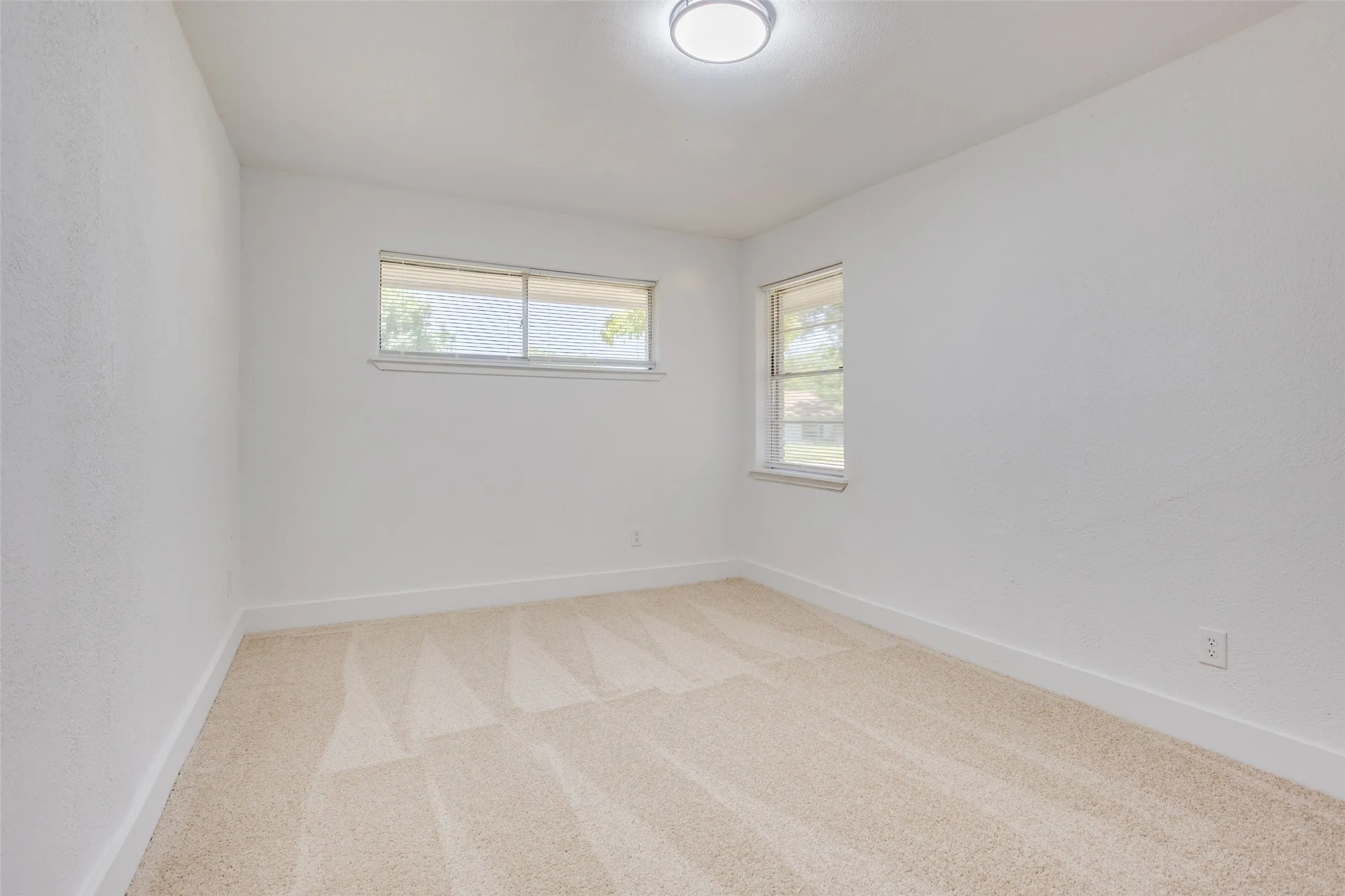 Single Family Residence For Sale in Dallas County , 1614 Dakota Drive, Garland, Texas 75043, 3 Bedroom, 2 Bathroom, Garage spaces, 2,190 Sqft, built in 1959, mls#21328222, Real Estate Agent in Garland, Homes For Sale in Dallas county, Homes For Sale in Garland, Realtor in Garland Texas, Real Estate Brokerage Independent Realty Texas, Luminita Cordes Realtor