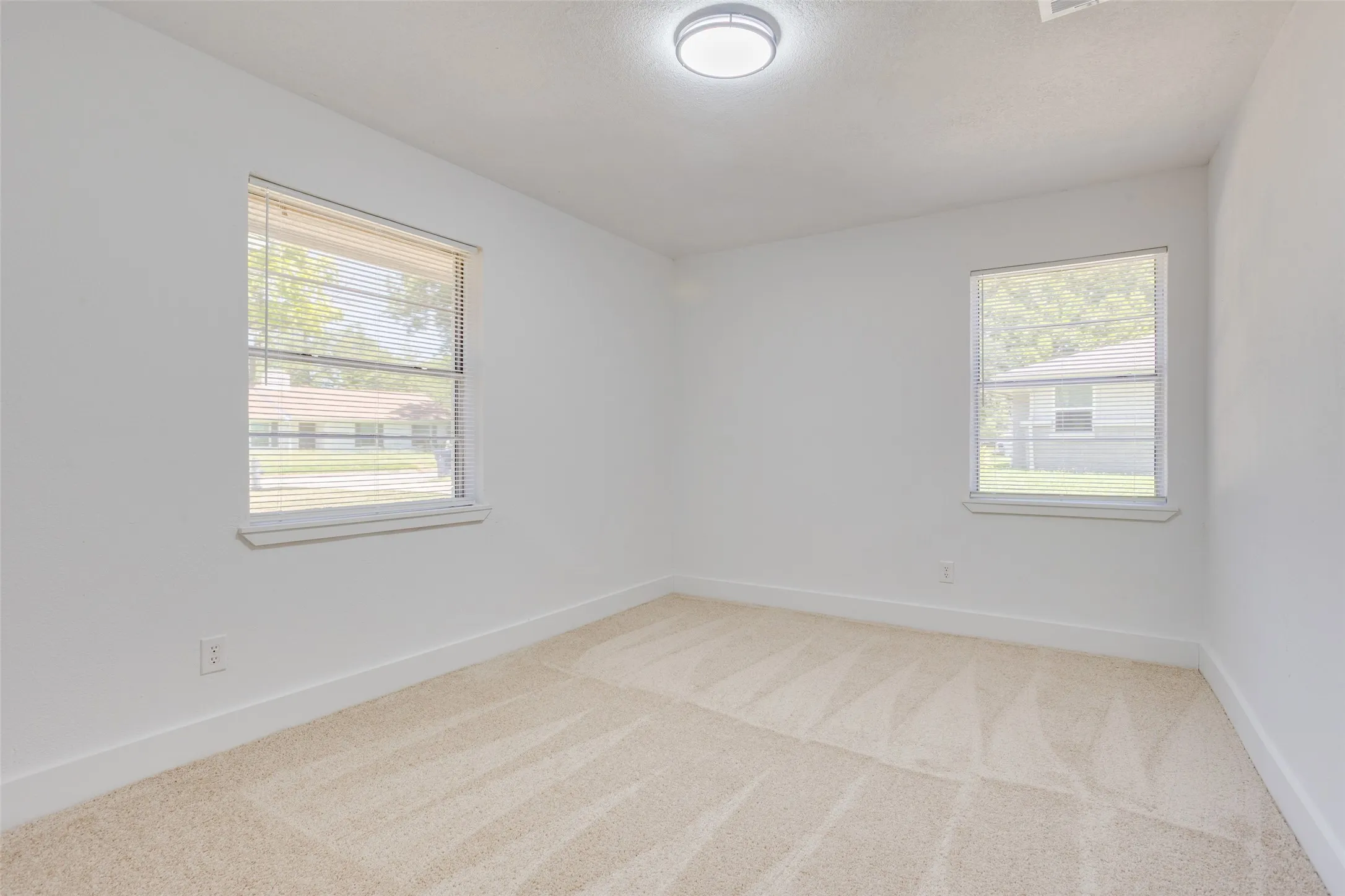 Single Family Residence For Sale in Dallas County , 1614 Dakota Drive, Garland, Texas 75043, 3 Bedroom, 2 Bathroom, Garage spaces, 2,190 Sqft, built in 1959, mls#21328222, Real Estate Agent in Garland, Homes For Sale in Dallas county, Homes For Sale in Garland, Realtor in Garland Texas, Real Estate Brokerage Independent Realty Texas, Luminita Cordes Realtor