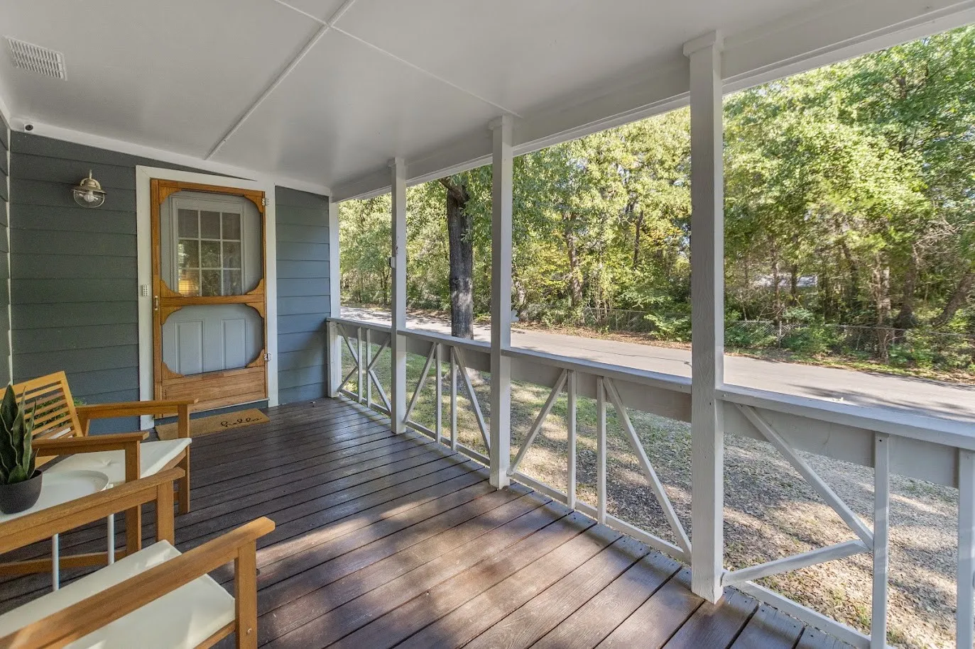 Airbnb front porch, Tool, Texas