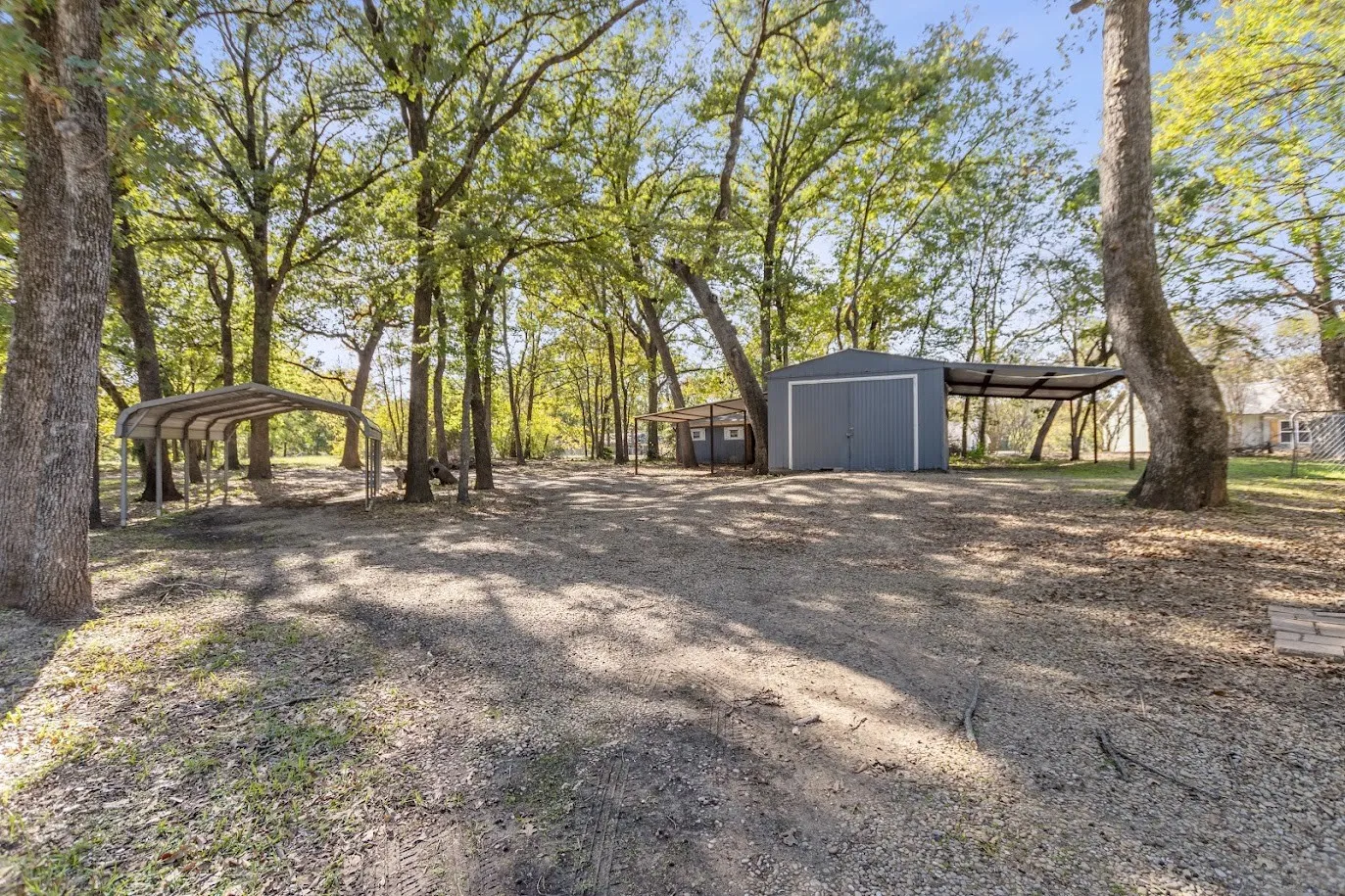 Single Family Residence For Sale in Henderson County , 308 Hickory Drive, Tool, Texas 75143, 3 Bedroom, 2 Bathroom, Garage spaces, 1,306 Sqft, built in 1982, mls#21325752, Real Estate Agent in Tool, Homes For Sale in Henderson county, Homes For Sale in Tool, Realtor in Tool Texas, Real Estate Brokerage Independent Realty Texas, Luminita Cordes Realtor
