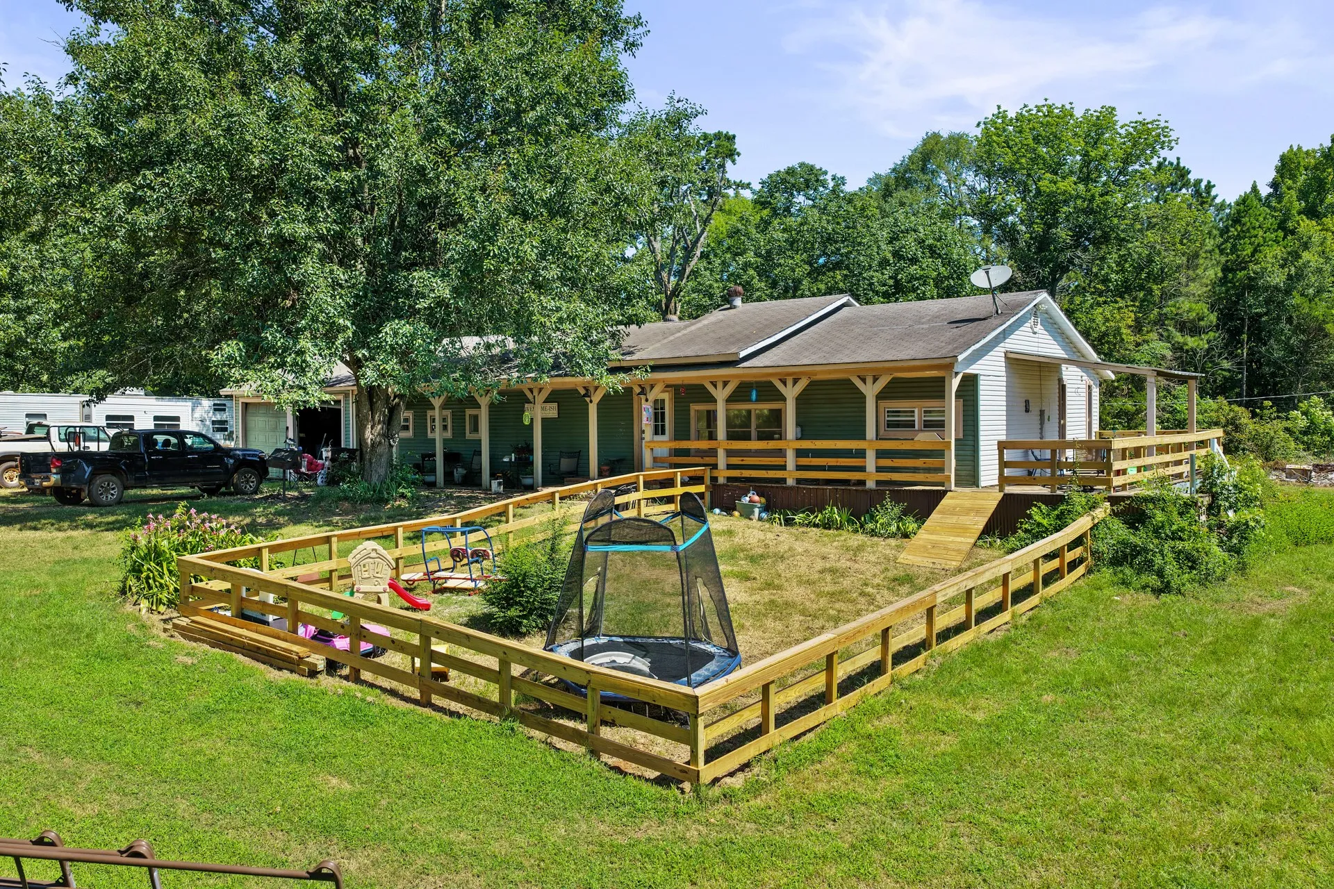 Single Family Residence For Sale in Cass County , 1710 COUNTY ROAD 2928, Hughes Springs, Texas 75656, 3 Bedroom, 2 Bathroom, 2 Garage spaces, 2,112 Sqft, built in 1980, mls#21328277, Real Estate Agent in Hughes Springs, Homes For Sale in Cass county, Homes For Sale in Hughes Springs, Realtor in Hughes Springs Texas, Real Estate Brokerage Independent Realty Texas, Luminita Cordes Realtor