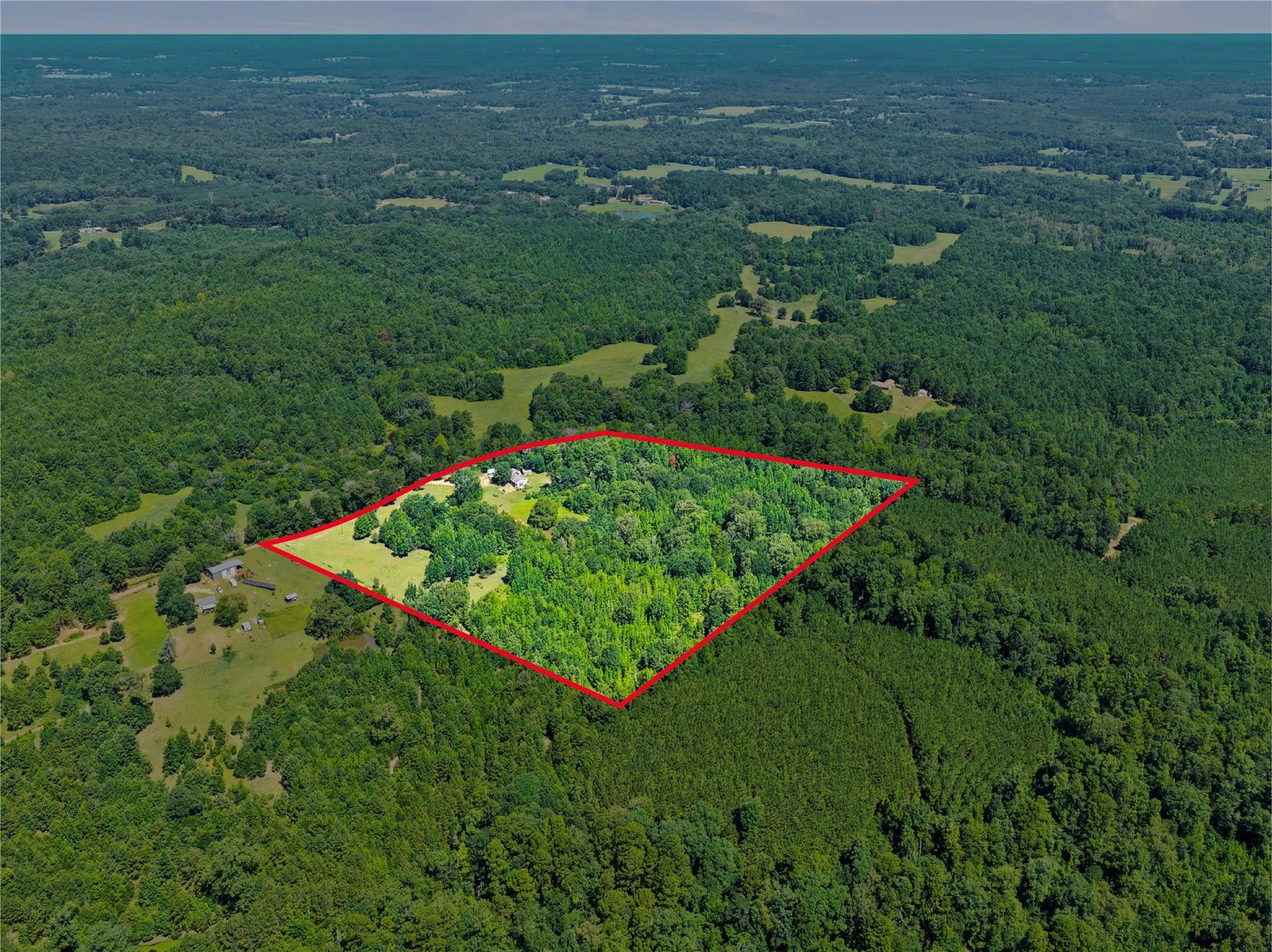 Single Family Residence For Sale in Cass County , 1710 COUNTY ROAD 2928, Hughes Springs, Texas 75656, 3 Bedroom, 2 Bathroom, 2 Garage spaces, 2,112 Sqft, built in 1980, mls#21328277, Real Estate Agent in Hughes Springs, Homes For Sale in Cass county, Homes For Sale in Hughes Springs, Realtor in Hughes Springs Texas, Real Estate Brokerage Independent Realty Texas, Luminita Cordes Realtor