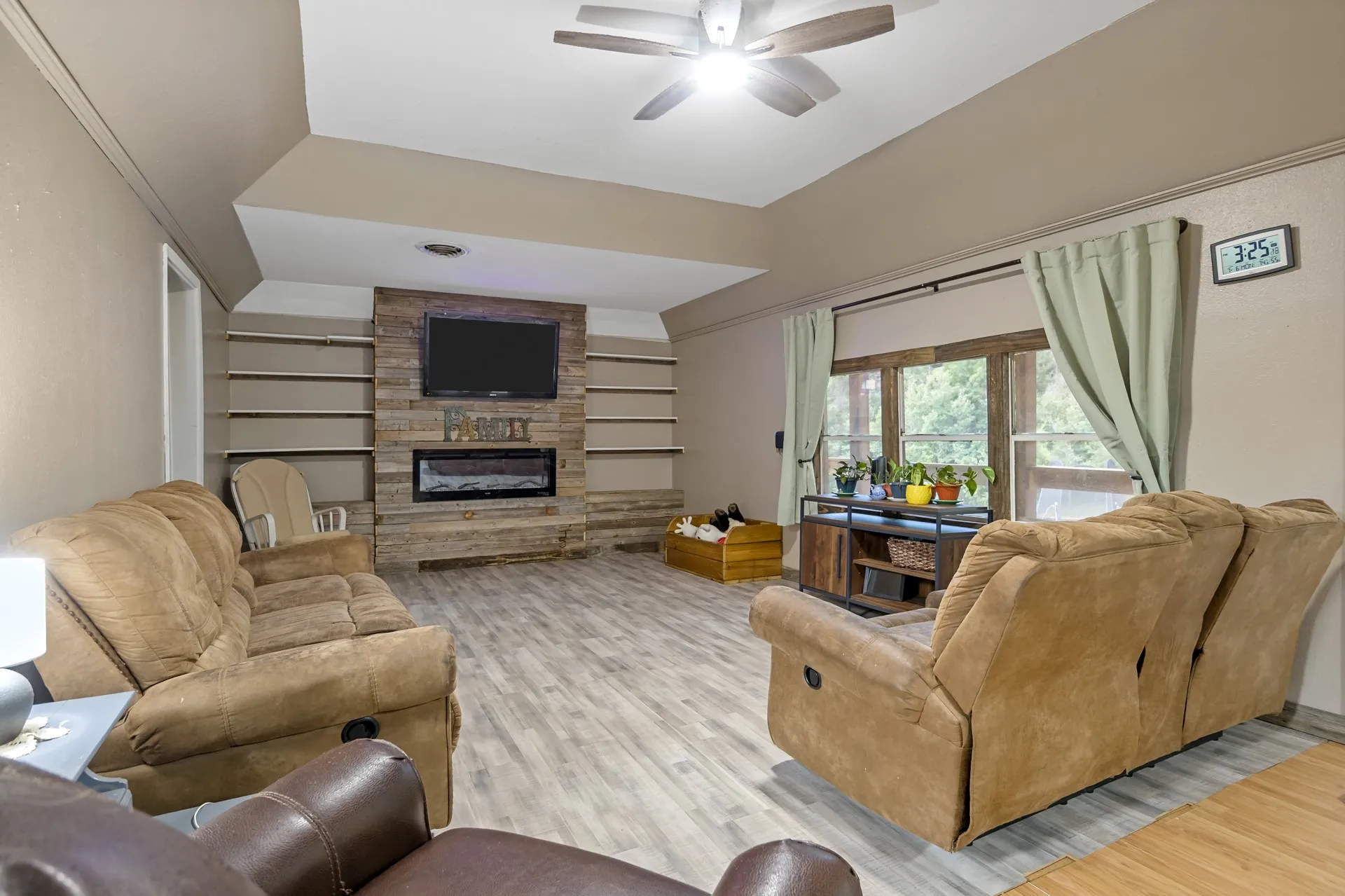 Single Family Residence For Sale in Cass County , 1710 COUNTY ROAD 2928, Hughes Springs, Texas 75656, 3 Bedroom, 2 Bathroom, 2 Garage spaces, 2,112 Sqft, built in 1980, mls#21328277, Real Estate Agent in Hughes Springs, Homes For Sale in Cass county, Homes For Sale in Hughes Springs, Realtor in Hughes Springs Texas, Real Estate Brokerage Independent Realty Texas, Luminita Cordes Realtor