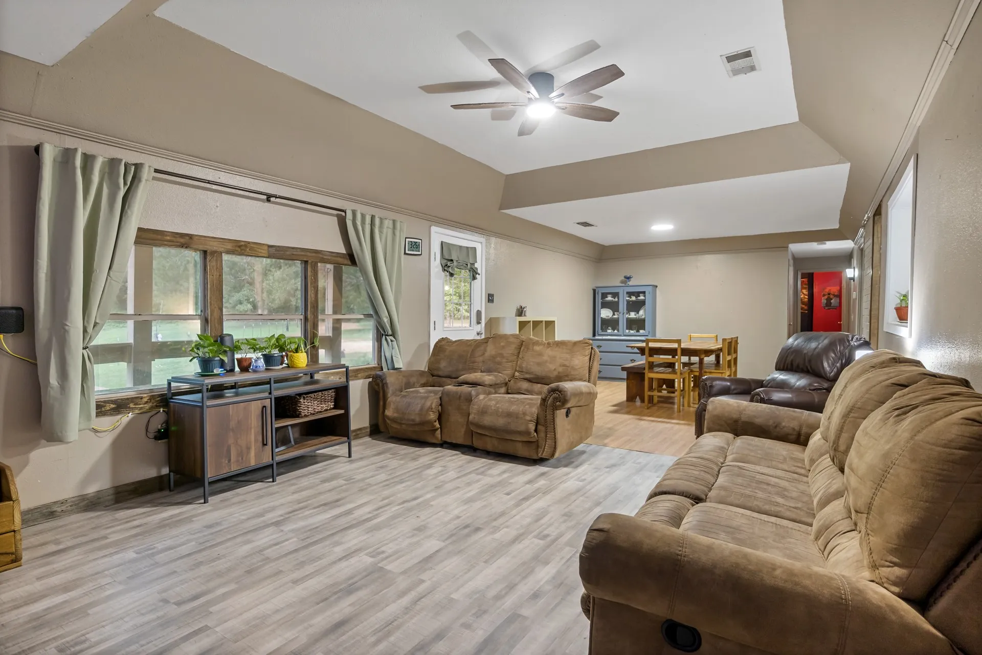 Single Family Residence For Sale in Cass County , 1710 COUNTY ROAD 2928, Hughes Springs, Texas 75656, 3 Bedroom, 2 Bathroom, 2 Garage spaces, 2,112 Sqft, built in 1980, mls#21328277, Real Estate Agent in Hughes Springs, Homes For Sale in Cass county, Homes For Sale in Hughes Springs, Realtor in Hughes Springs Texas, Real Estate Brokerage Independent Realty Texas, Luminita Cordes Realtor