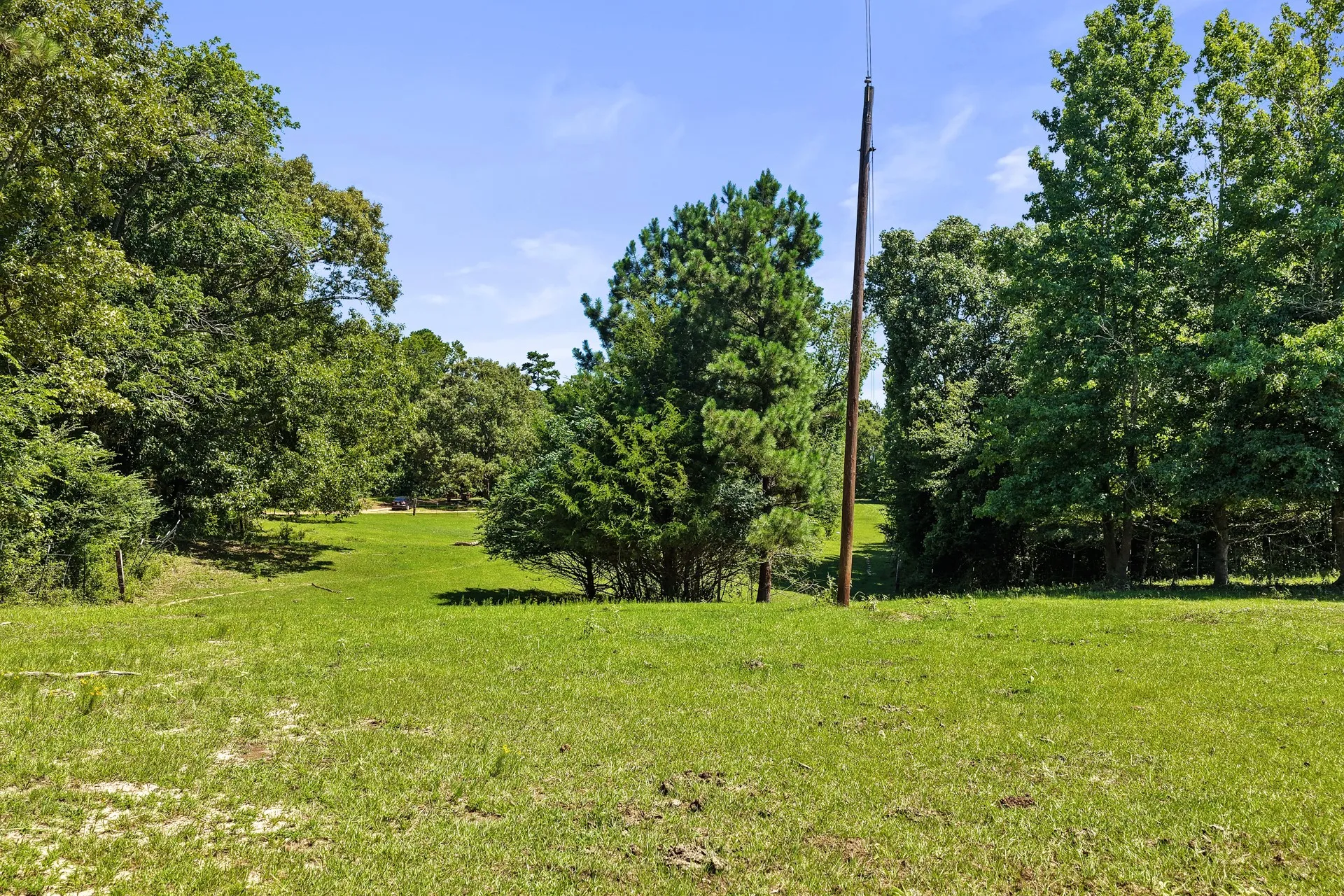 Single Family Residence For Sale in Cass County , 1710 COUNTY ROAD 2928, Hughes Springs, Texas 75656, 3 Bedroom, 2 Bathroom, 2 Garage spaces, 2,112 Sqft, built in 1980, mls#21328277, Real Estate Agent in Hughes Springs, Homes For Sale in Cass county, Homes For Sale in Hughes Springs, Realtor in Hughes Springs Texas, Real Estate Brokerage Independent Realty Texas, Luminita Cordes Realtor