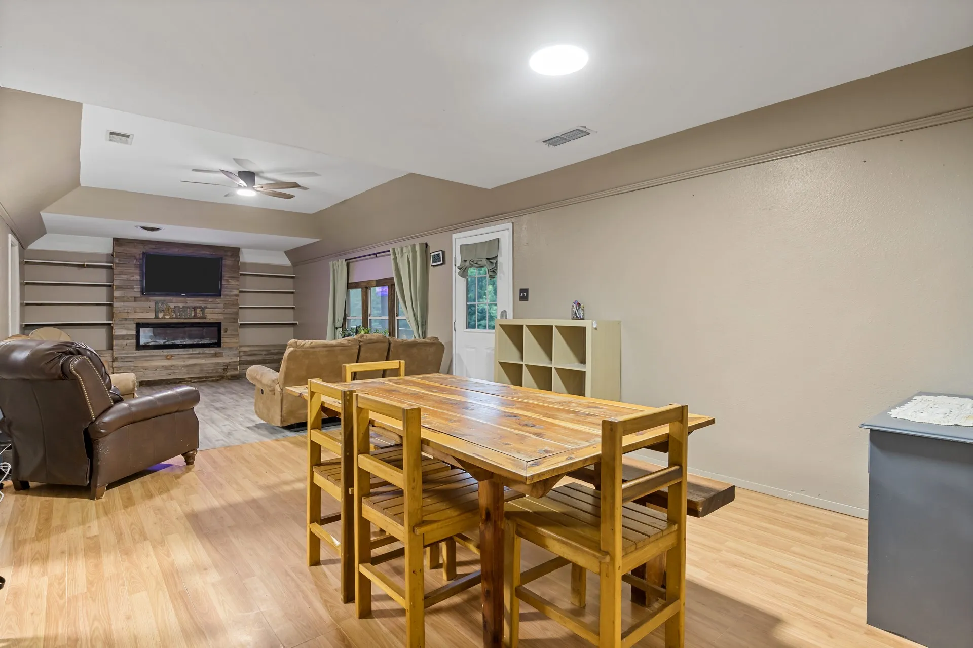 Single Family Residence For Sale in Cass County , 1710 COUNTY ROAD 2928, Hughes Springs, Texas 75656, 3 Bedroom, 2 Bathroom, 2 Garage spaces, 2,112 Sqft, built in 1980, mls#21328277, Real Estate Agent in Hughes Springs, Homes For Sale in Cass county, Homes For Sale in Hughes Springs, Realtor in Hughes Springs Texas, Real Estate Brokerage Independent Realty Texas, Luminita Cordes Realtor
