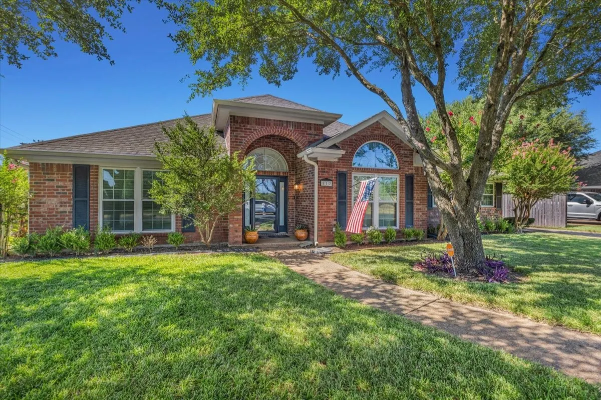 Single Family Residence For Sale in Mc Lennan County , 812 Country Lane Drive, Waco, Texas 76657, 5 Bedroom, 5 Bathroom, 3 Garage spaces, 2,718 Sqft, built in 1997, mls#21307314, Real Estate Agent in Waco, Homes For Sale in Mc Lennan county, Homes For Sale in Waco, Realtor in Waco Texas, Real Estate Brokerage Independent Realty Texas, Luminita Cordes Realtor