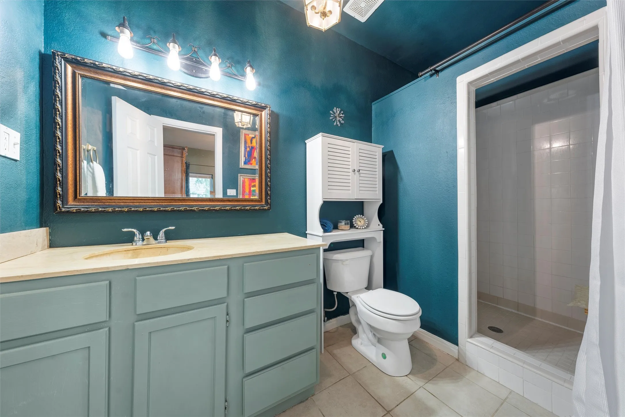 Single Family Residence For Sale in Mc Lennan County , 2923 Live Oak Avenue, Waco, Texas 76708, 2 Bedroom, 2 Bathroom, Garage spaces, 1,591 Sqft, built in 1935, mls#21328276, Real Estate Agent in Waco, Homes For Sale in Mc Lennan county, Homes For Sale in Waco, Realtor in Waco Texas, Real Estate Brokerage Independent Realty Texas, Luminita Cordes Realtor