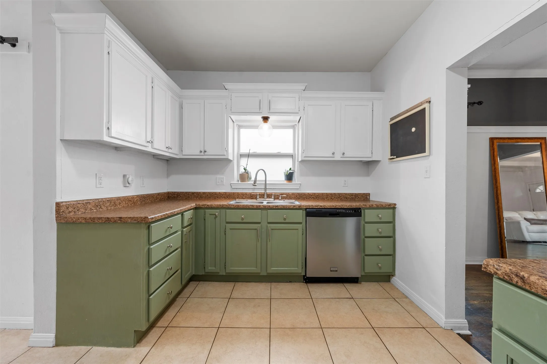 Single Family Residence For Sale in Mc Lennan County , 2923 Live Oak Avenue, Waco, Texas 76708, 2 Bedroom, 2 Bathroom, Garage spaces, 1,591 Sqft, built in 1935, mls#21328276, Real Estate Agent in Waco, Homes For Sale in Mc Lennan county, Homes For Sale in Waco, Realtor in Waco Texas, Real Estate Brokerage Independent Realty Texas, Luminita Cordes Realtor