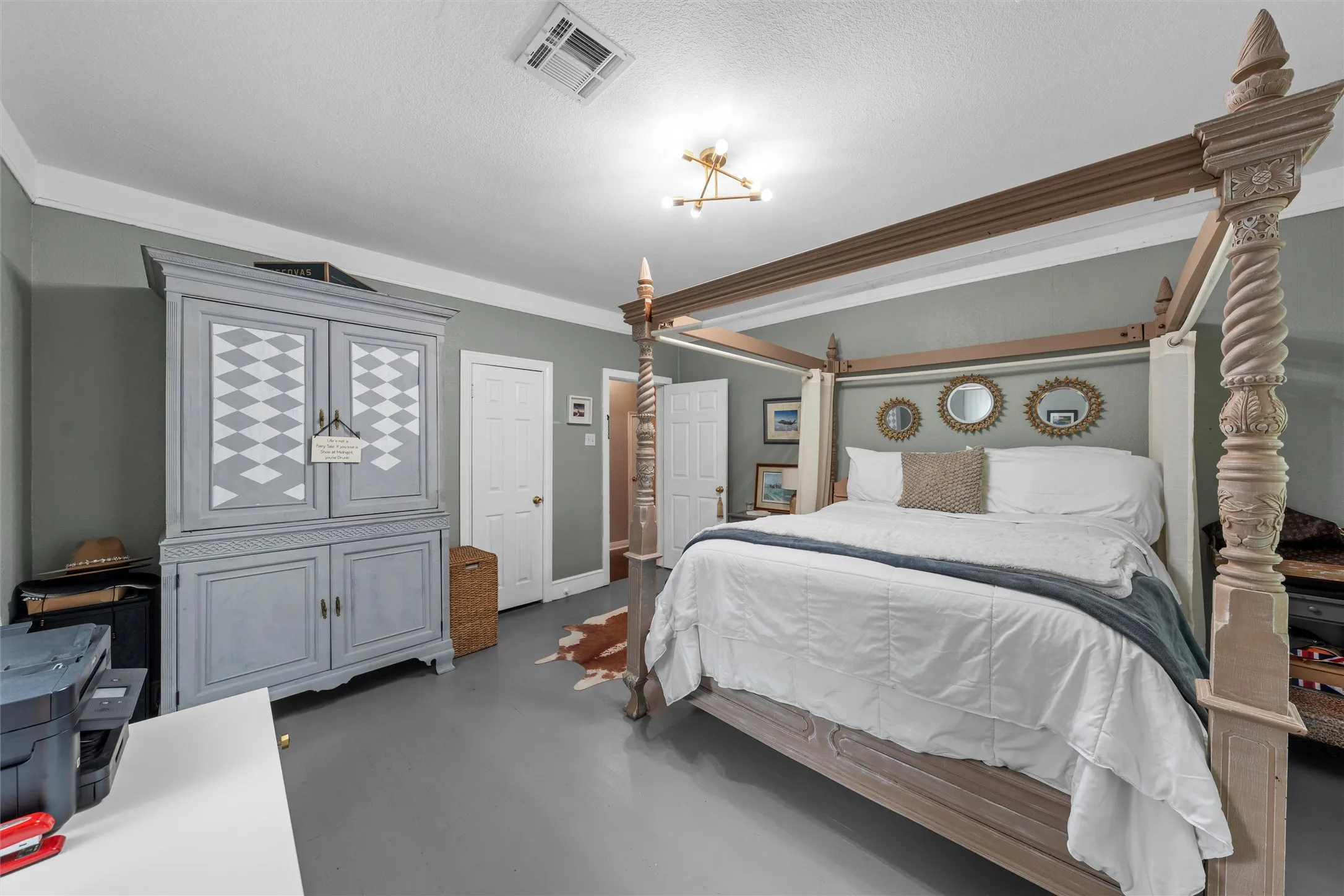 Single Family Residence For Sale in Mc Lennan County , 2923 Live Oak Avenue, Waco, Texas 76708, 2 Bedroom, 2 Bathroom, Garage spaces, 1,591 Sqft, built in 1935, mls#21328276, Real Estate Agent in Waco, Homes For Sale in Mc Lennan county, Homes For Sale in Waco, Realtor in Waco Texas, Real Estate Brokerage Independent Realty Texas, Luminita Cordes Realtor